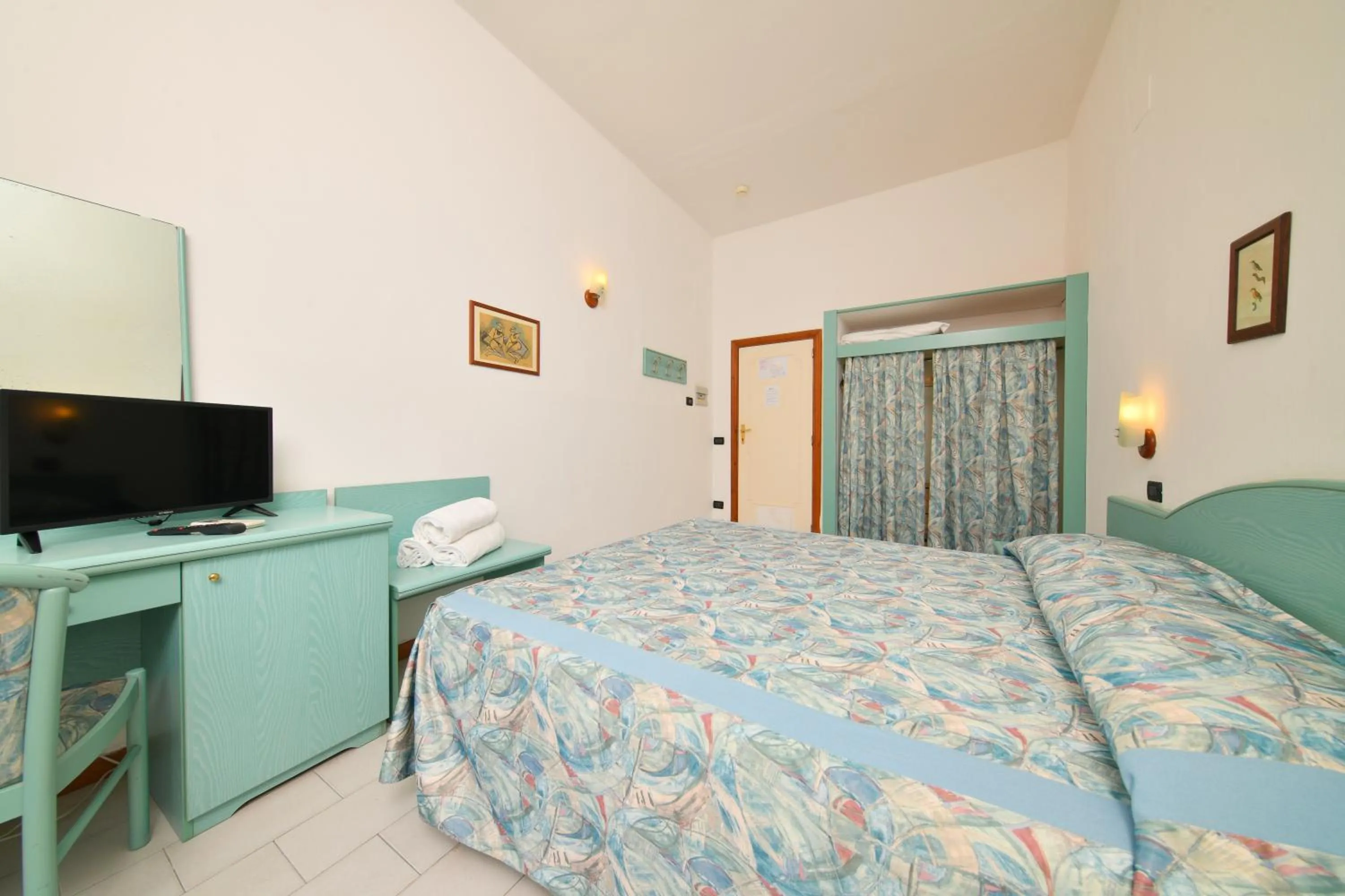 Bedroom, TV/Entertainment Center in Fortuna Beach - Seaside Hotel