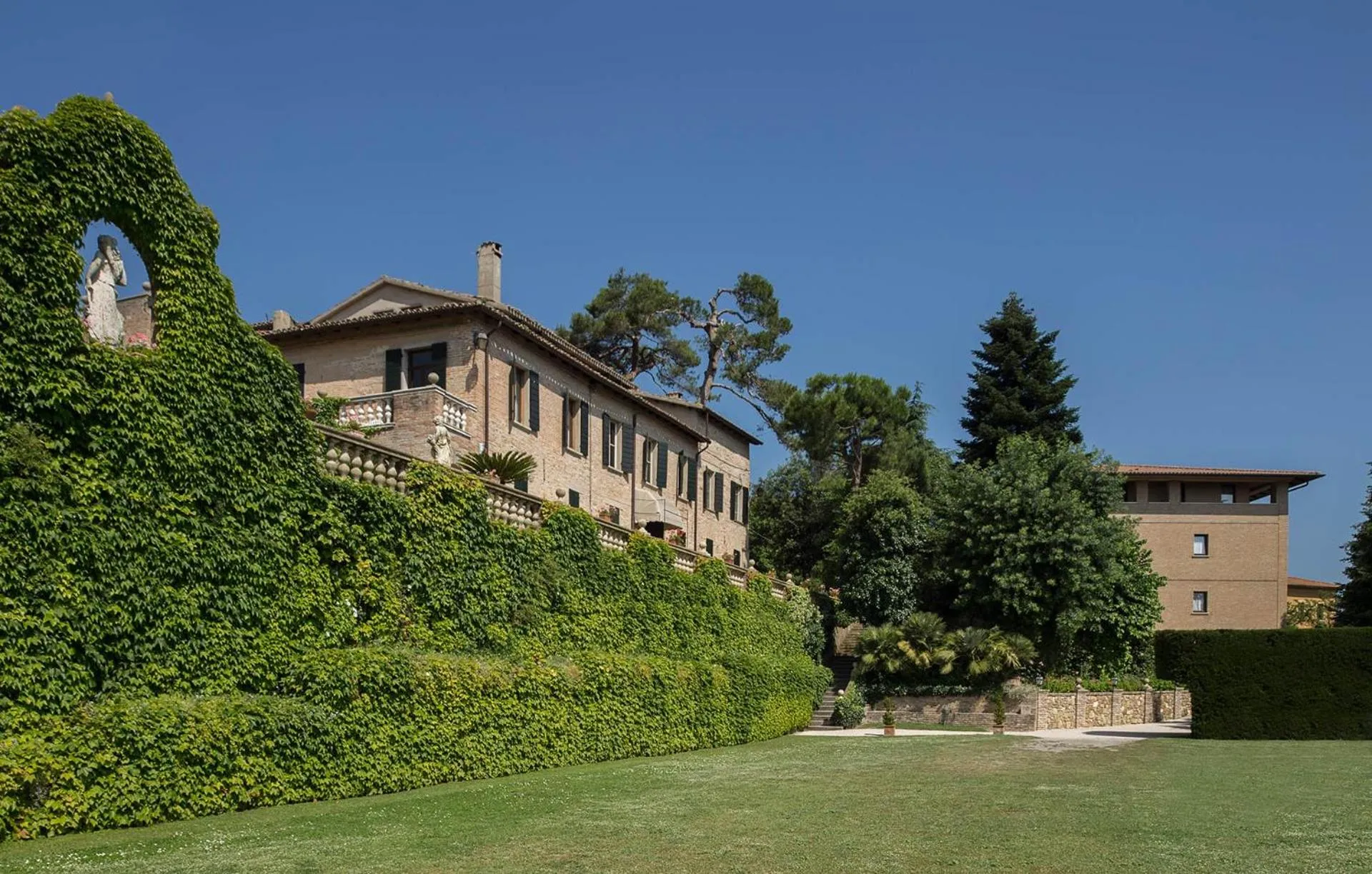 Property building in Villa Cattani Stuart XVII secolo