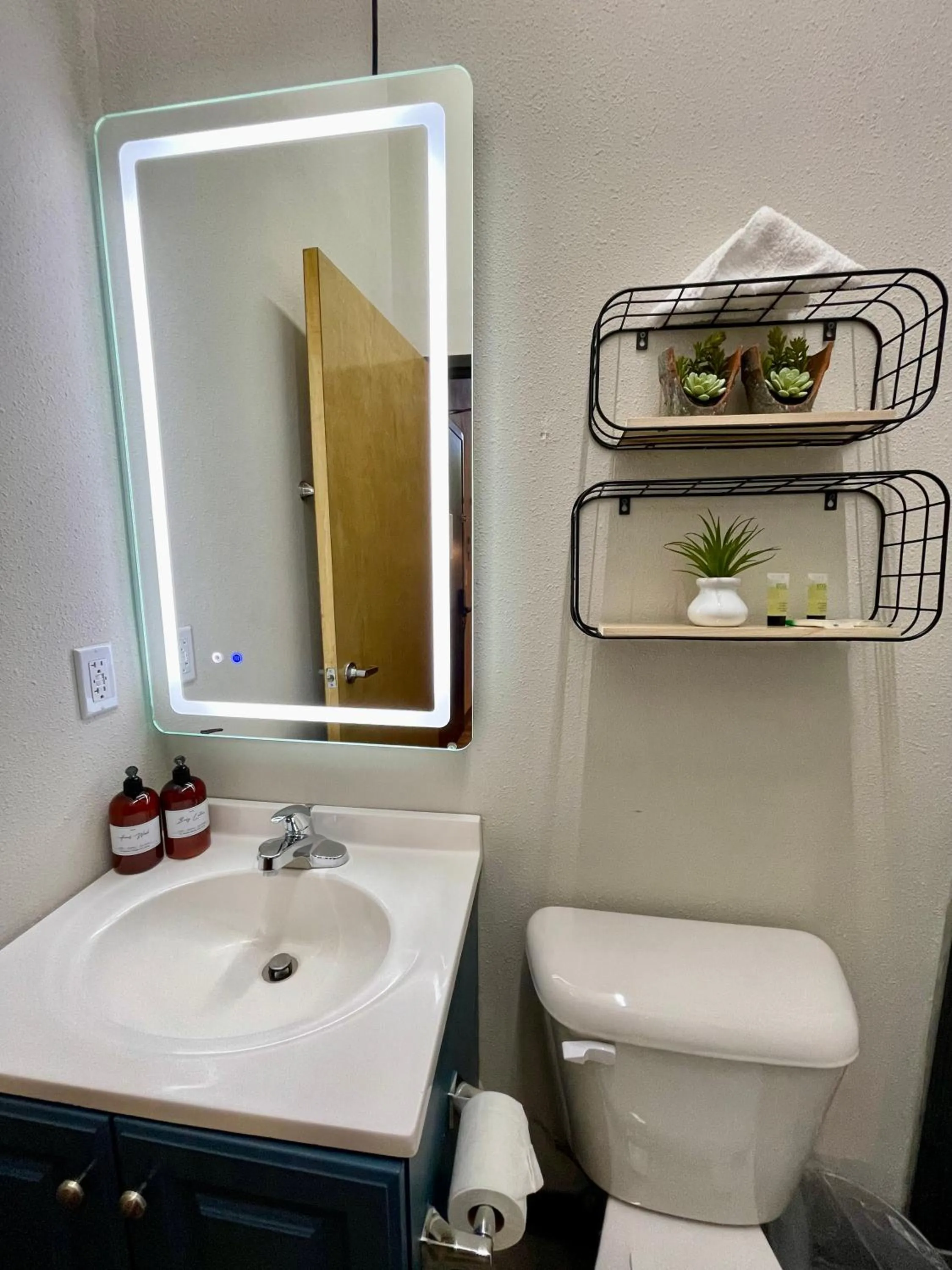 Bathroom in Boxstel - Modern Stay Hotel Downtown El Paso