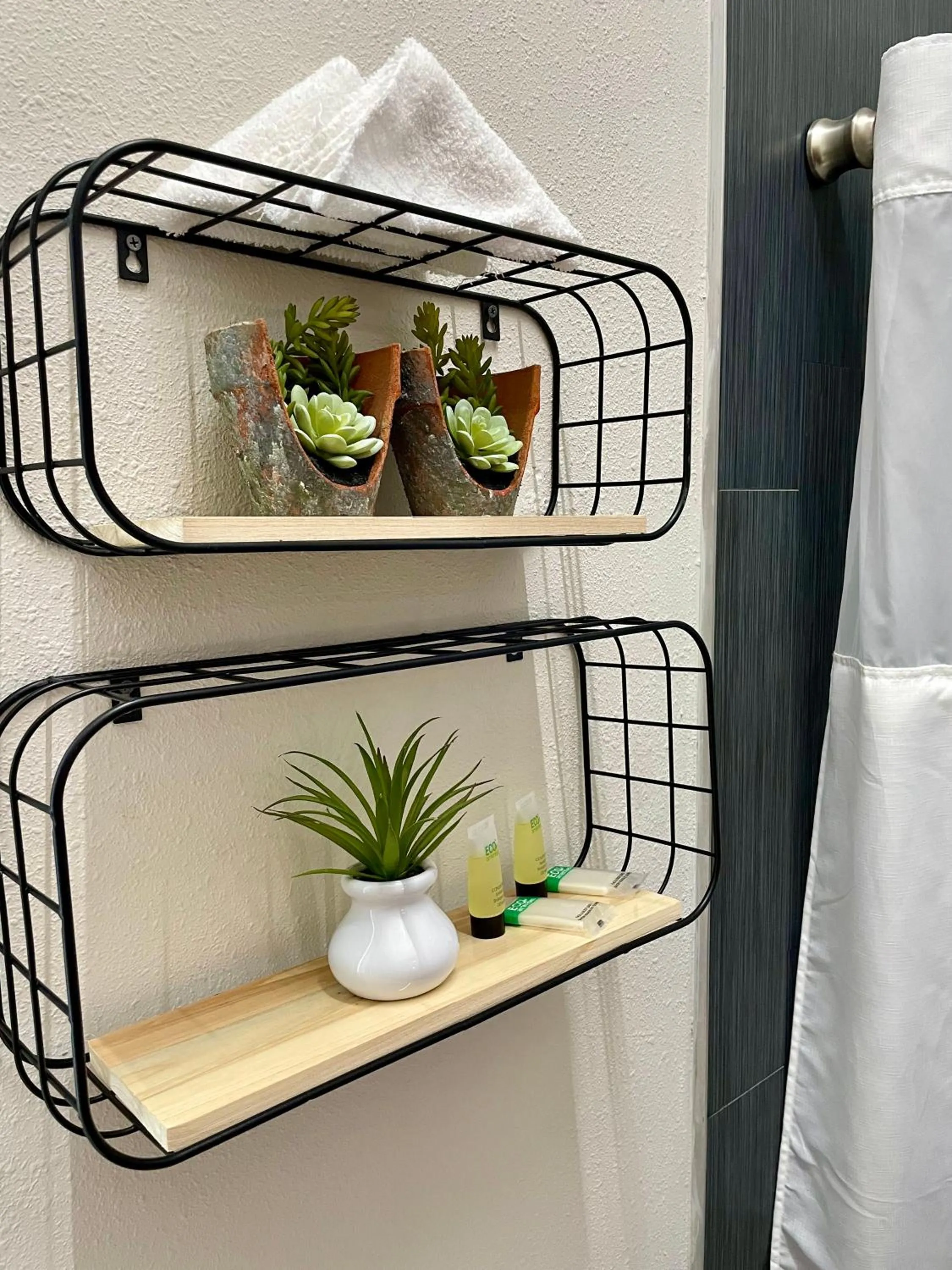 Bathroom in Boxstel - Modern Stay Hotel Downtown El Paso