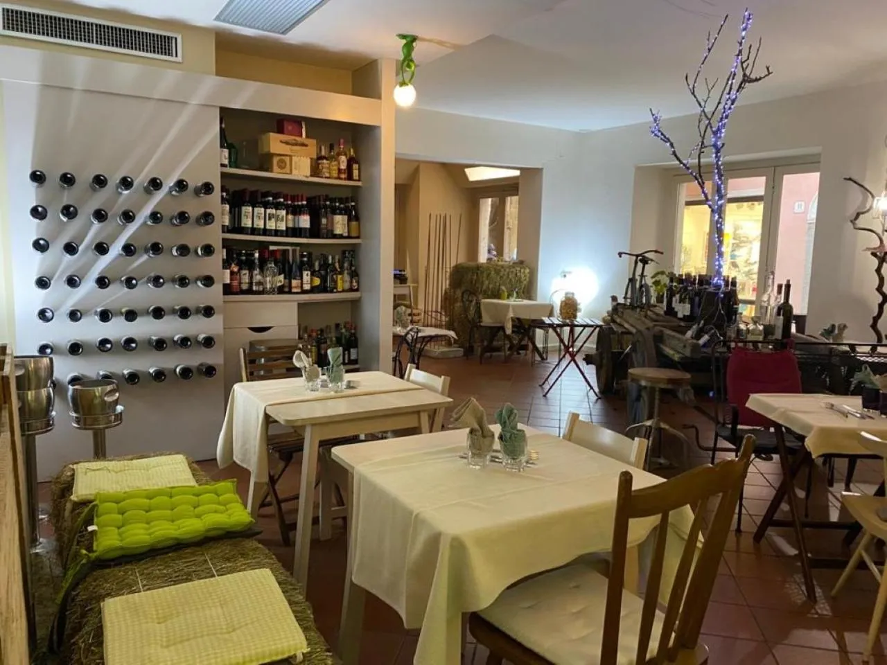 Restaurant/places to eat in Hotel Aracoeli
