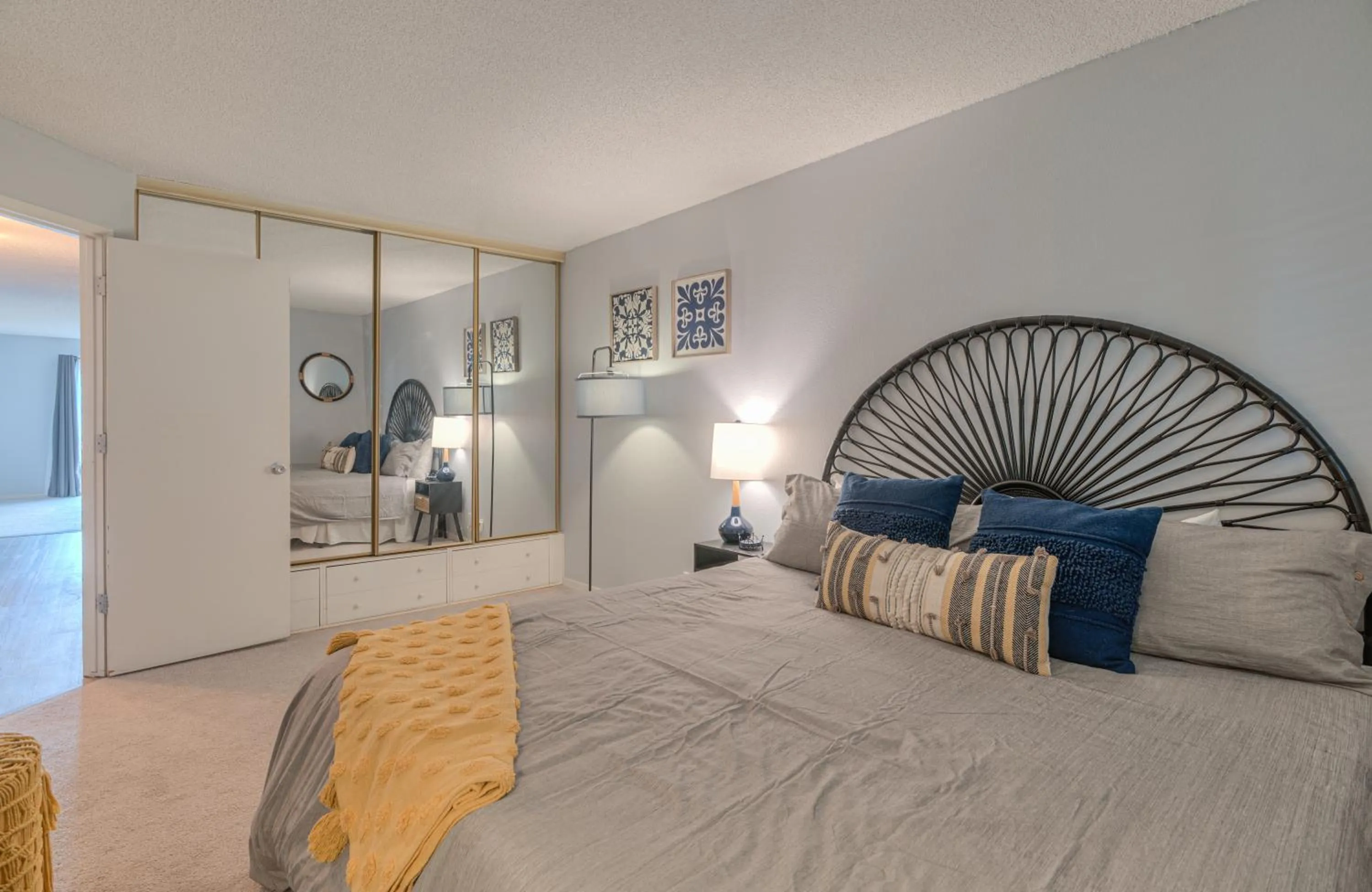 Bed in Surftides Plaza Rentals