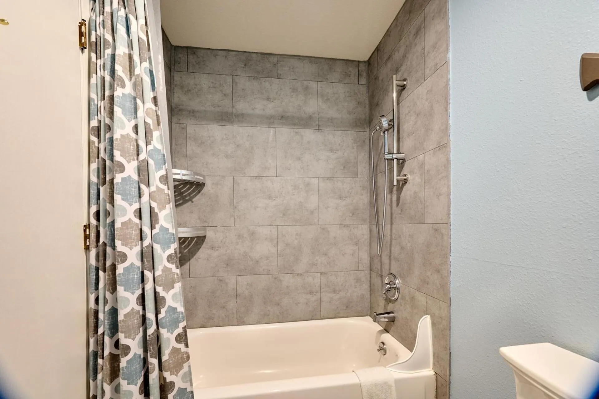 Shower in Surftides Plaza Rentals