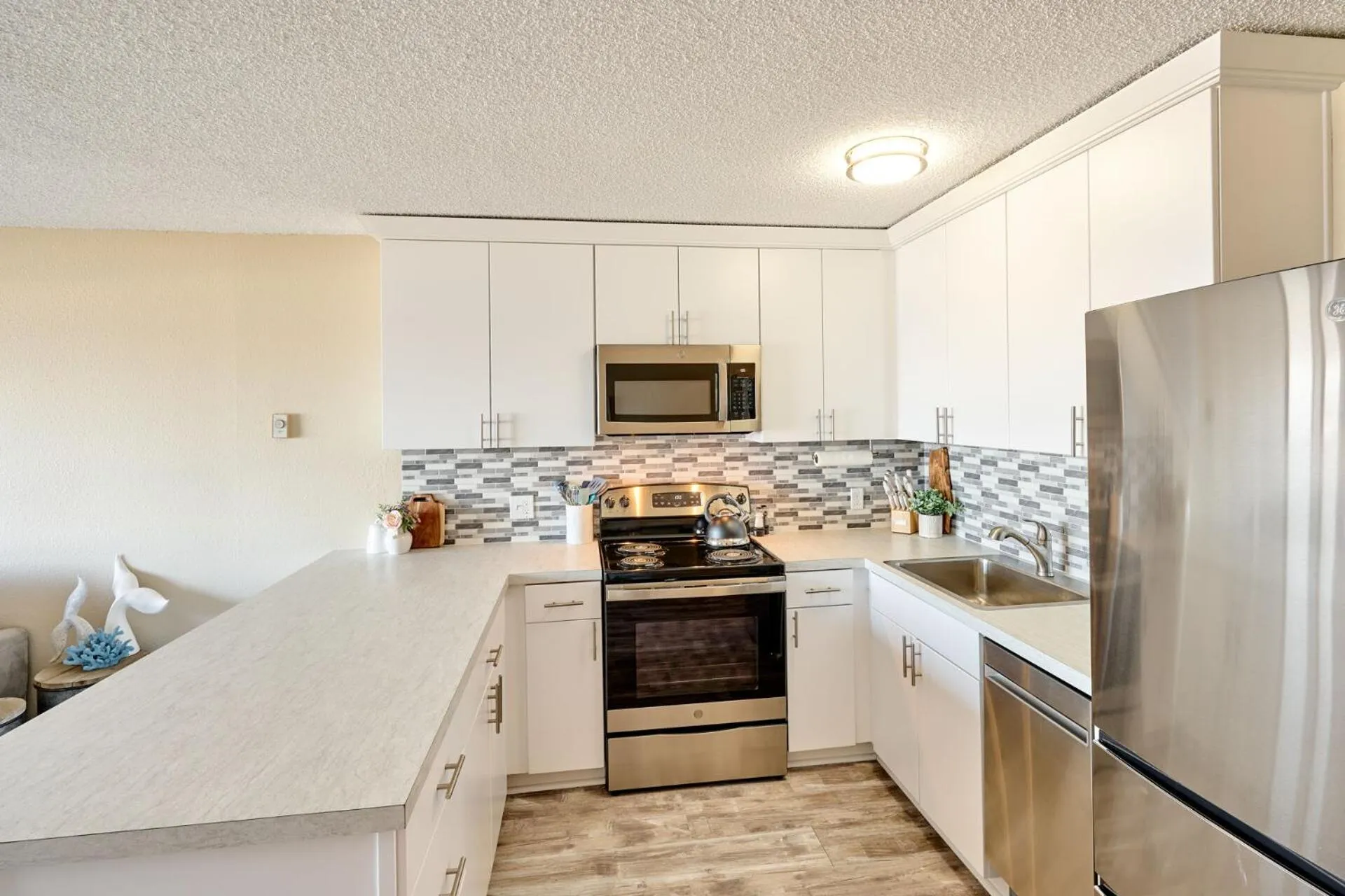 Kitchen or kitchenette in Surftides Plaza Rentals