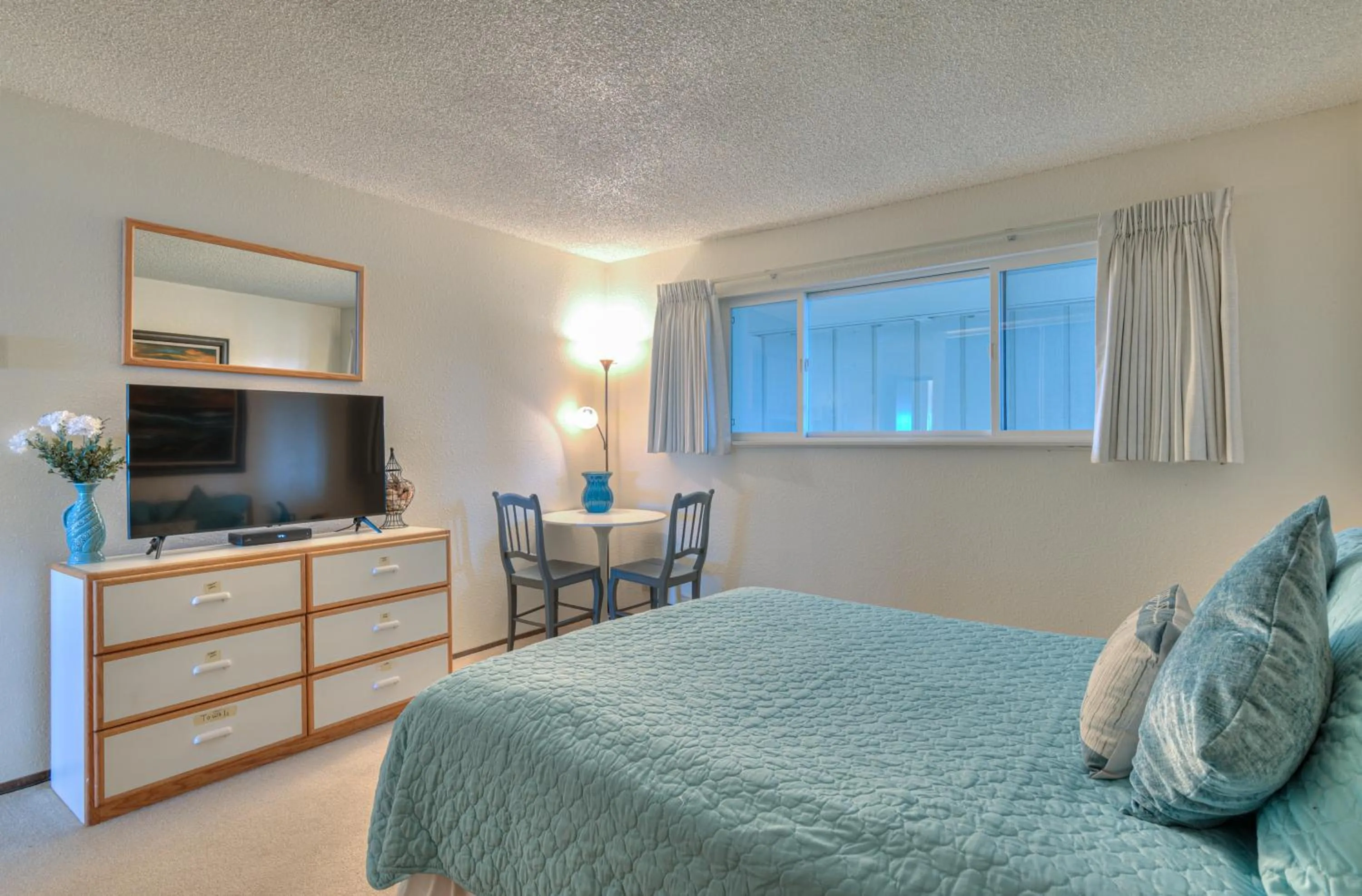 Bed in Surftides Plaza Rentals