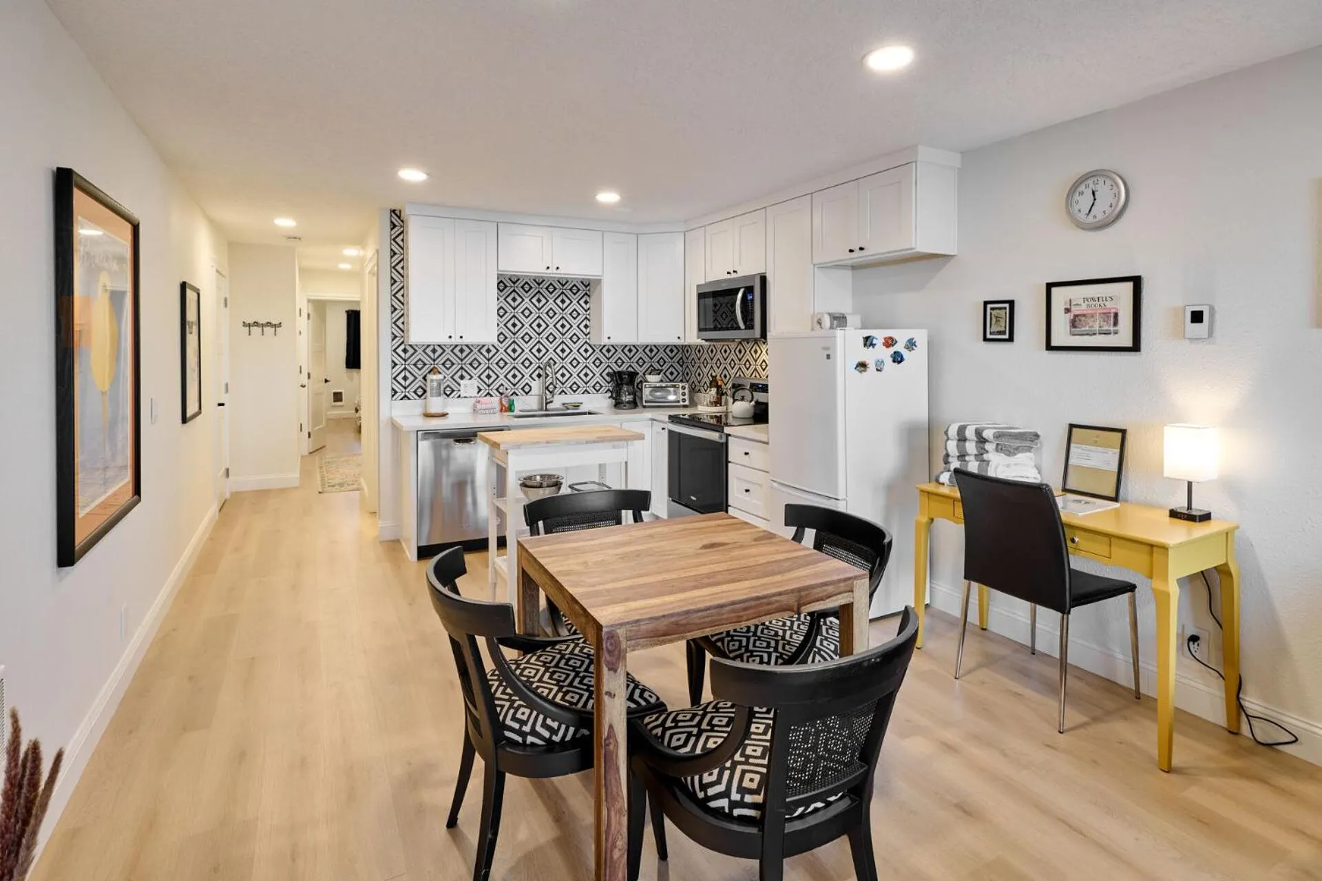 Kitchen or kitchenette in Surftides Plaza Rentals