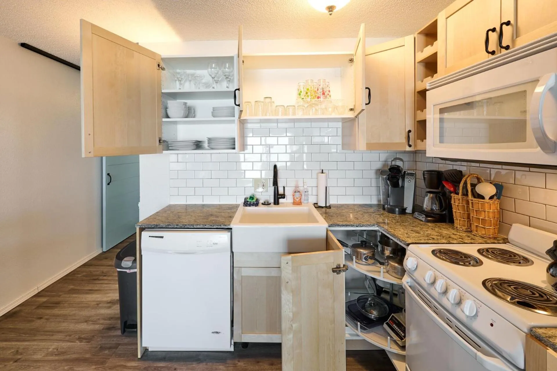 Coffee/tea facilities in Surftides Plaza Rentals