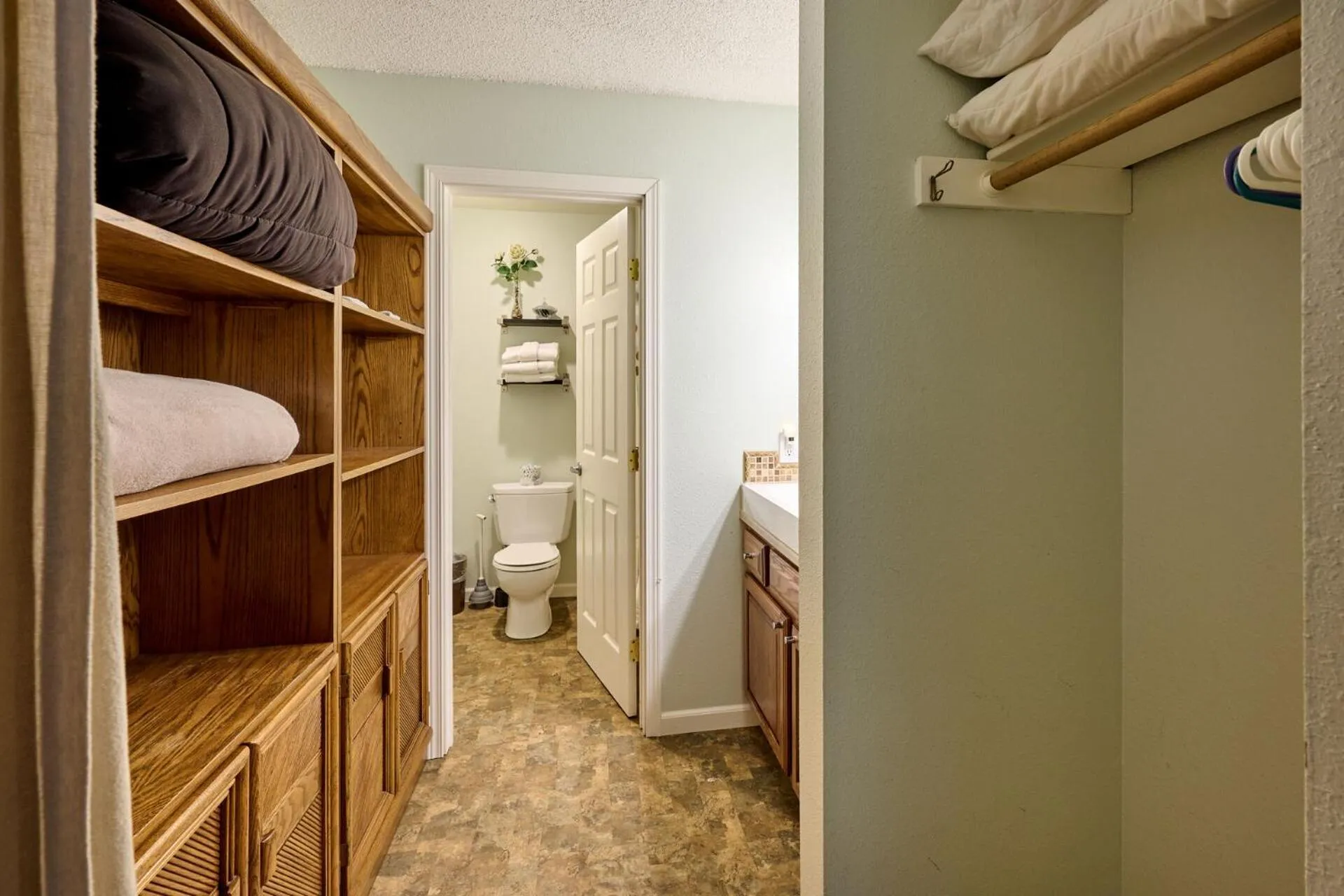 Toilet in Surftides Plaza Rentals