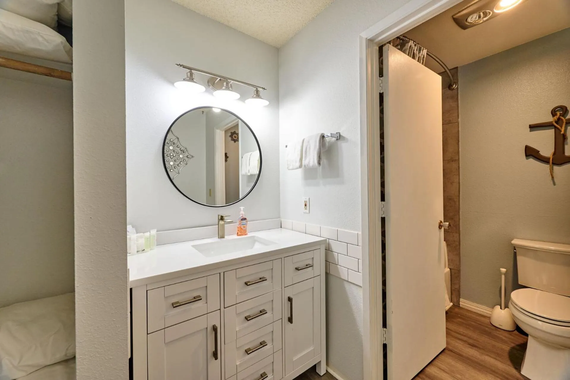 Toilet in Surftides Plaza Rentals