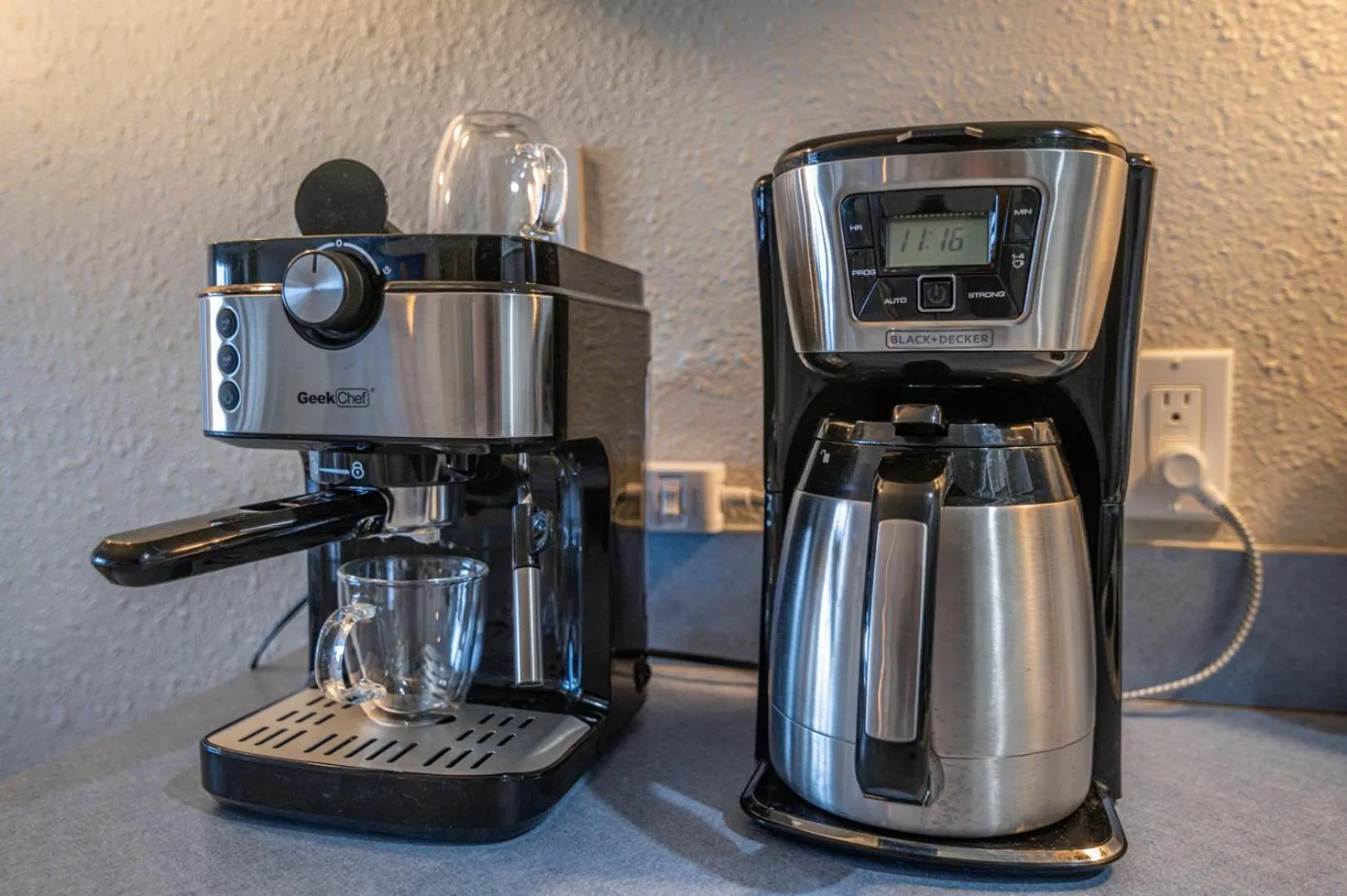 Coffee/tea facilities in Surftides Plaza Rentals