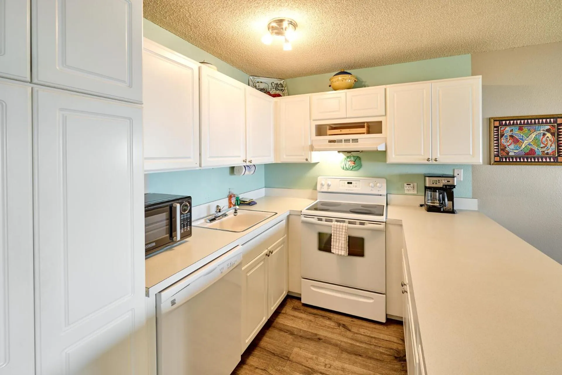 Kitchen or kitchenette in Surftides Plaza Rentals