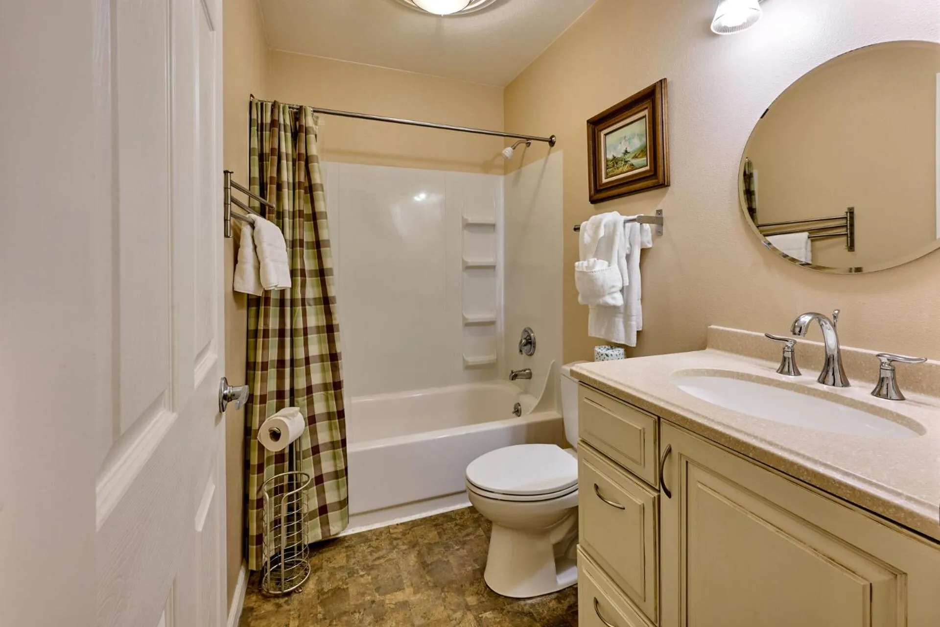 Shower in Surftides Plaza Rentals