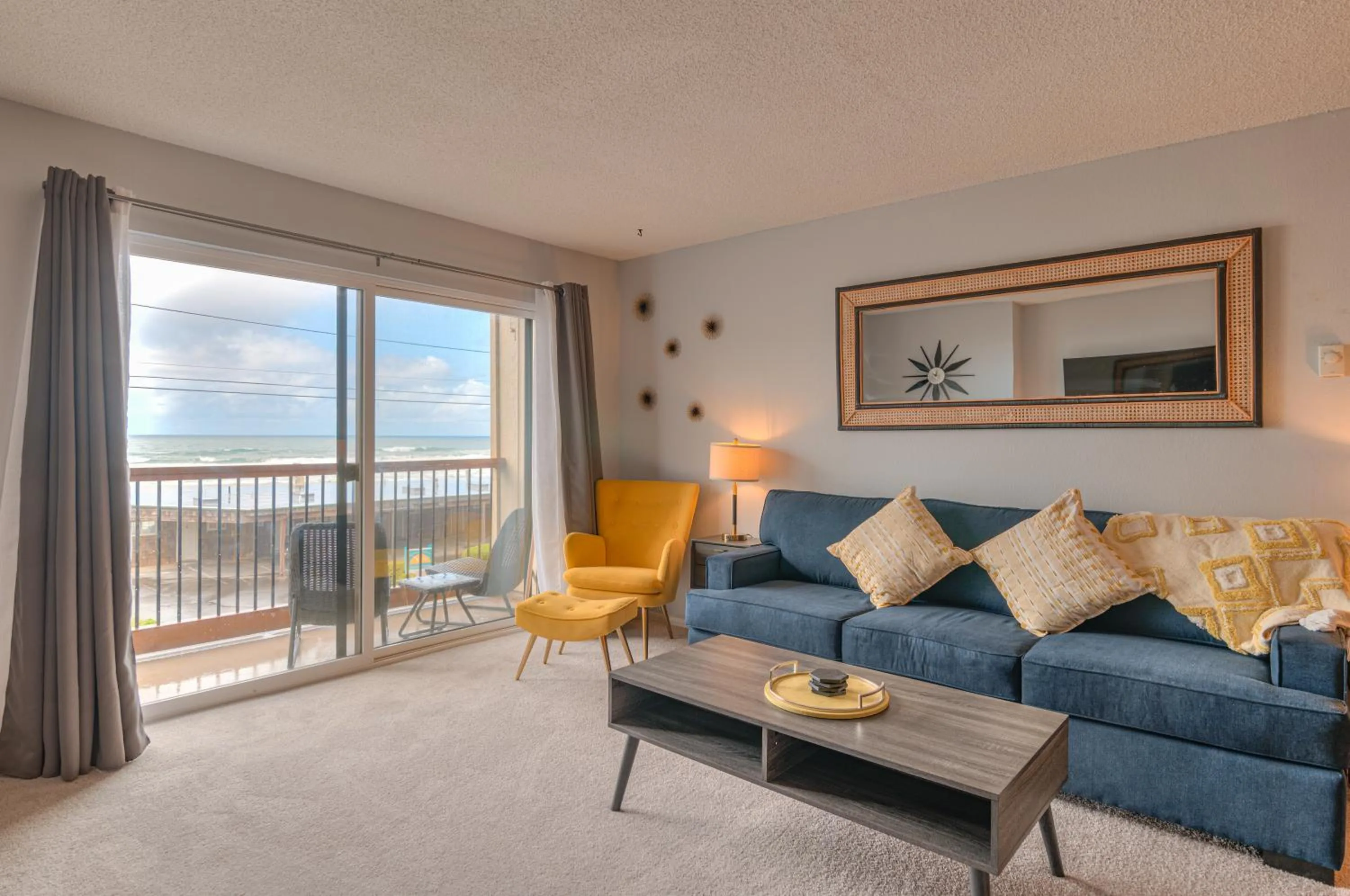 Living room in Surftides Plaza Rentals