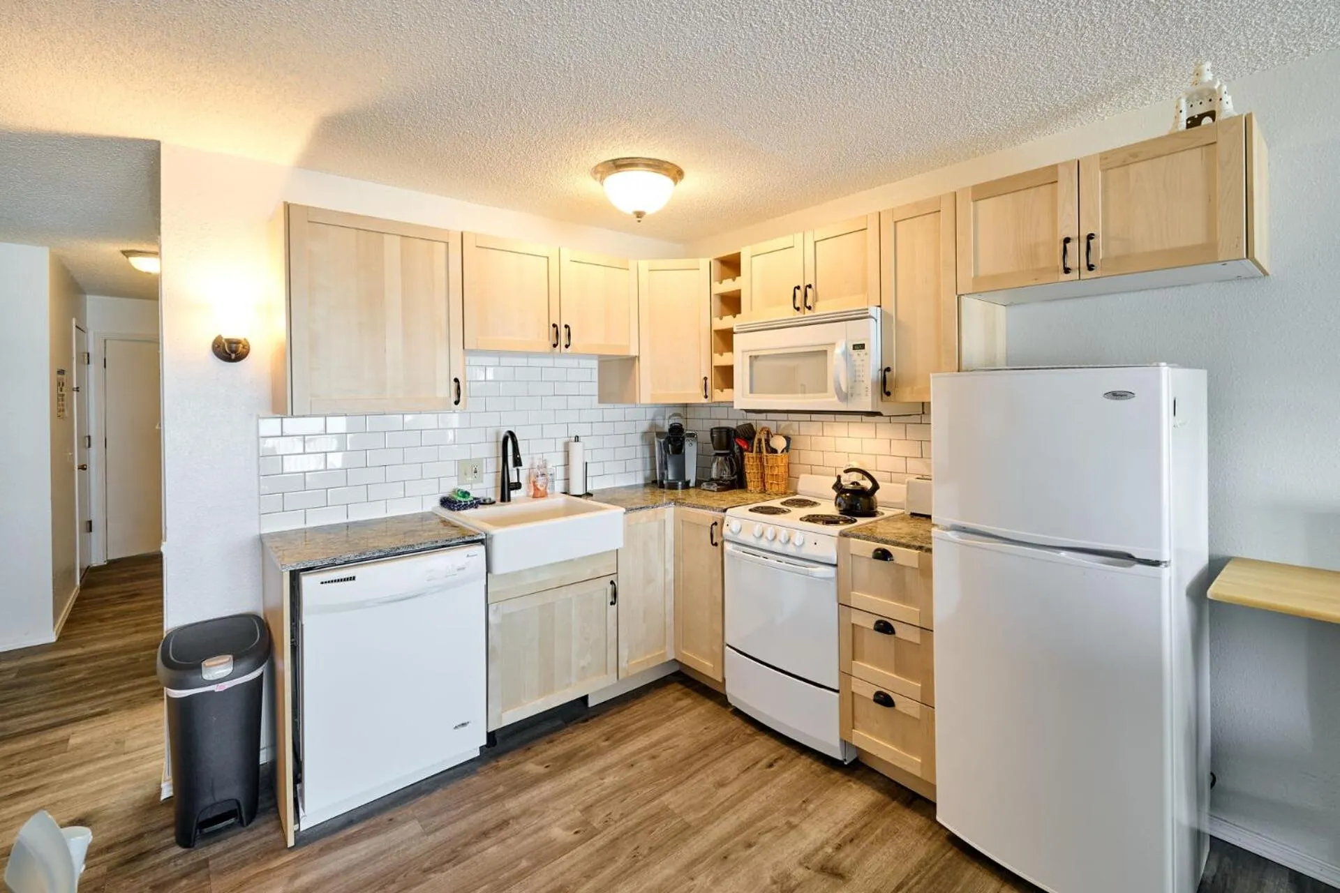 Kitchen or kitchenette in Surftides Plaza Rentals