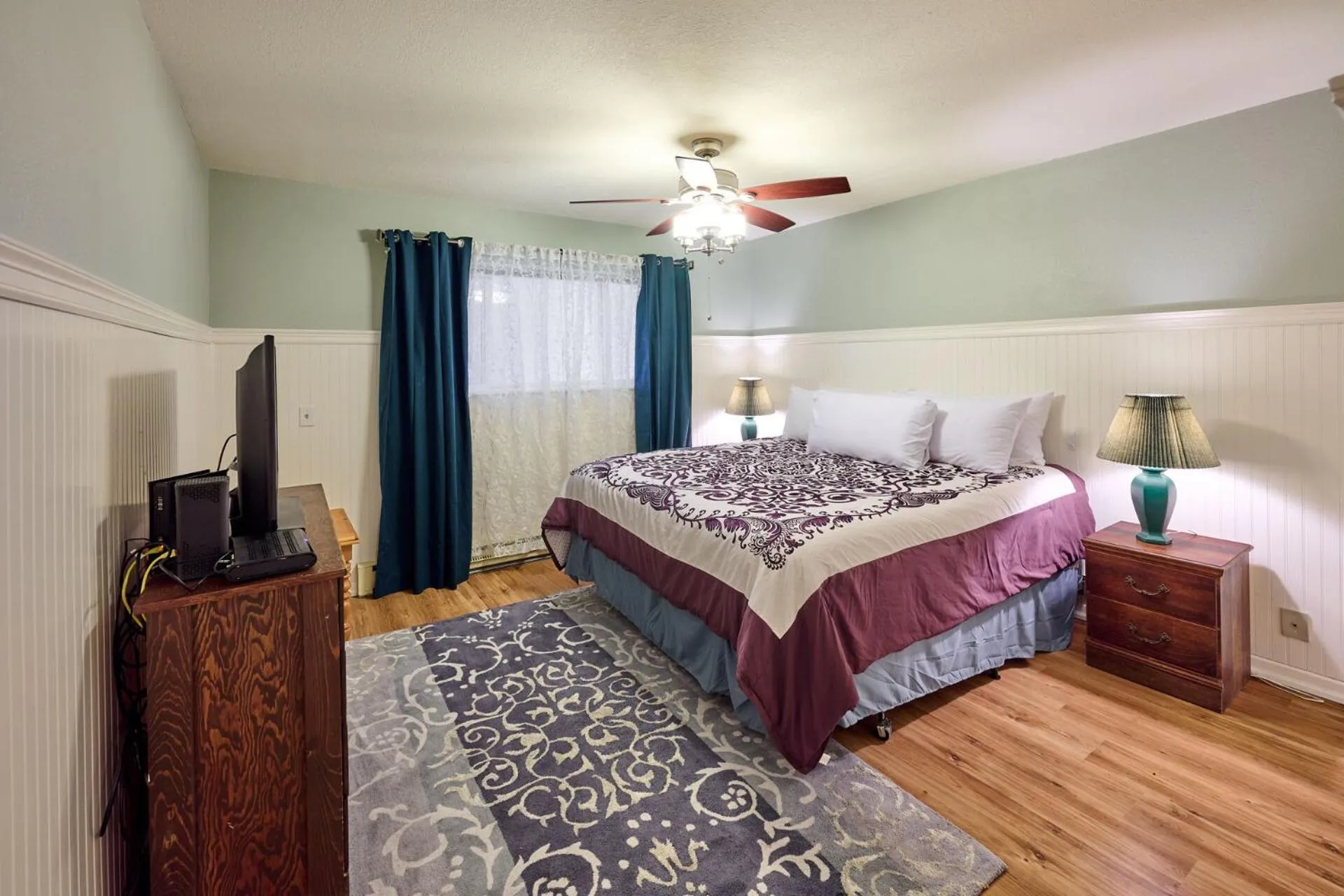 Bed in Surftides Plaza Rentals