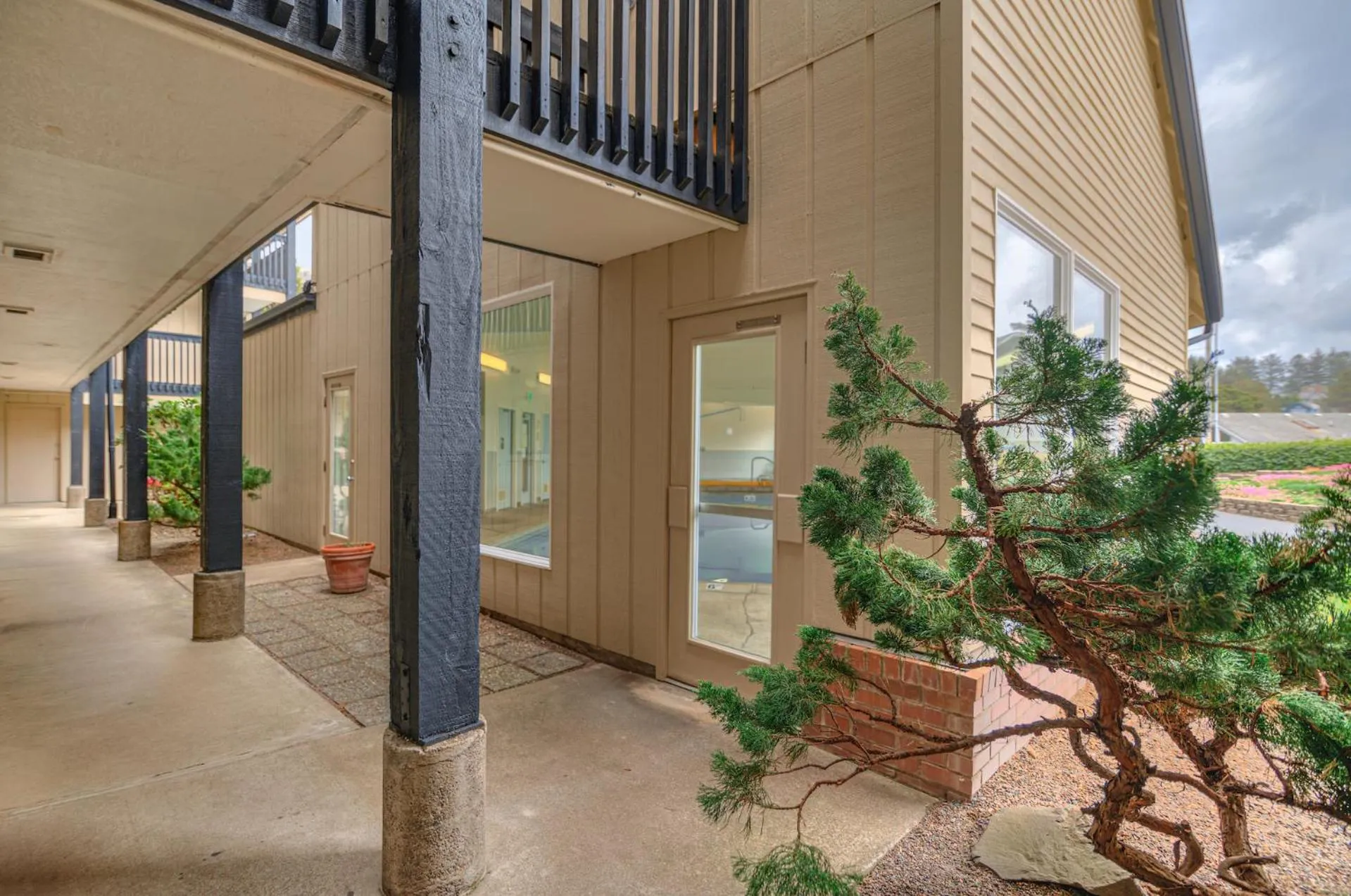 Property building in Surftides Plaza Rentals