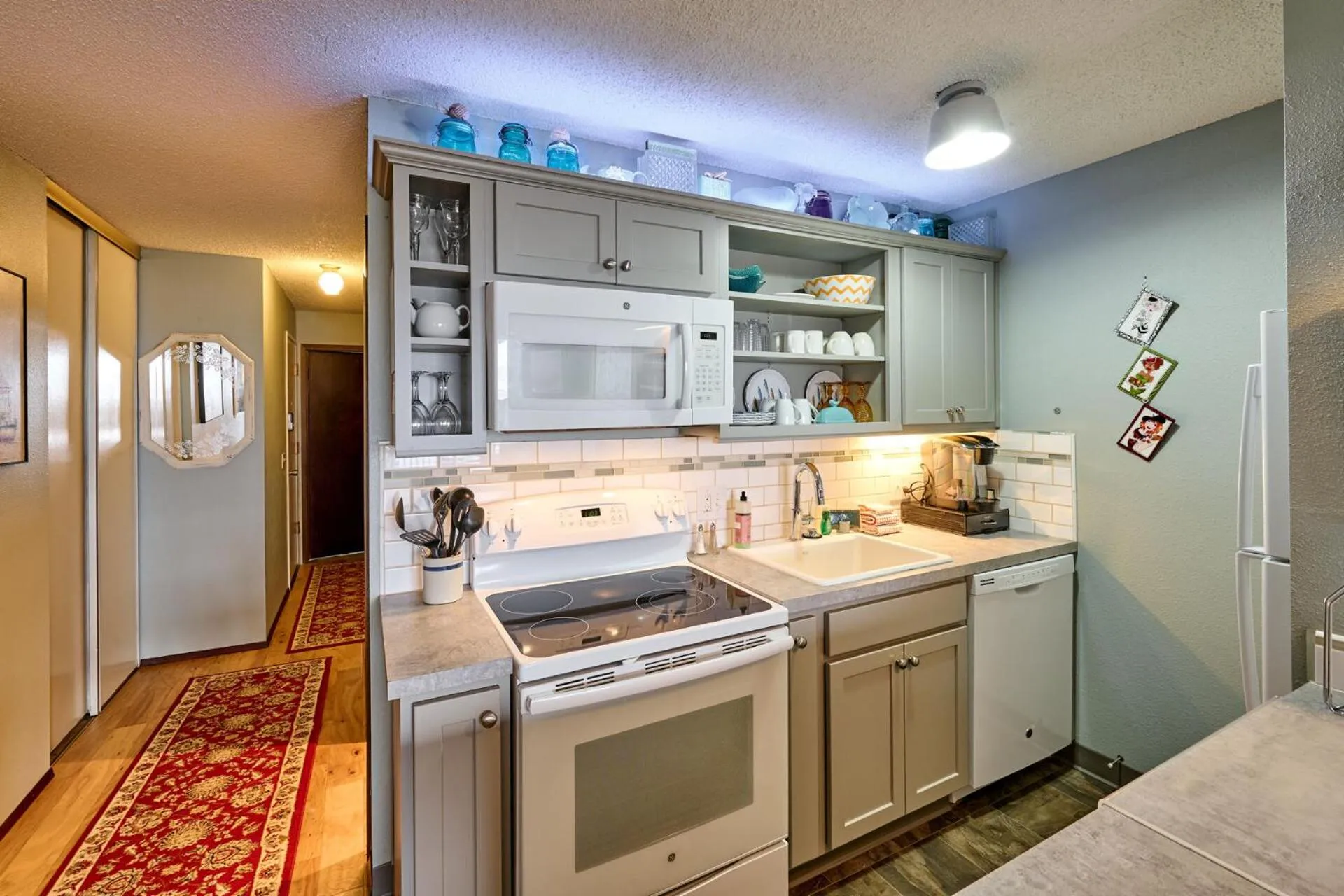 Kitchen or kitchenette in Surftides Plaza Rentals