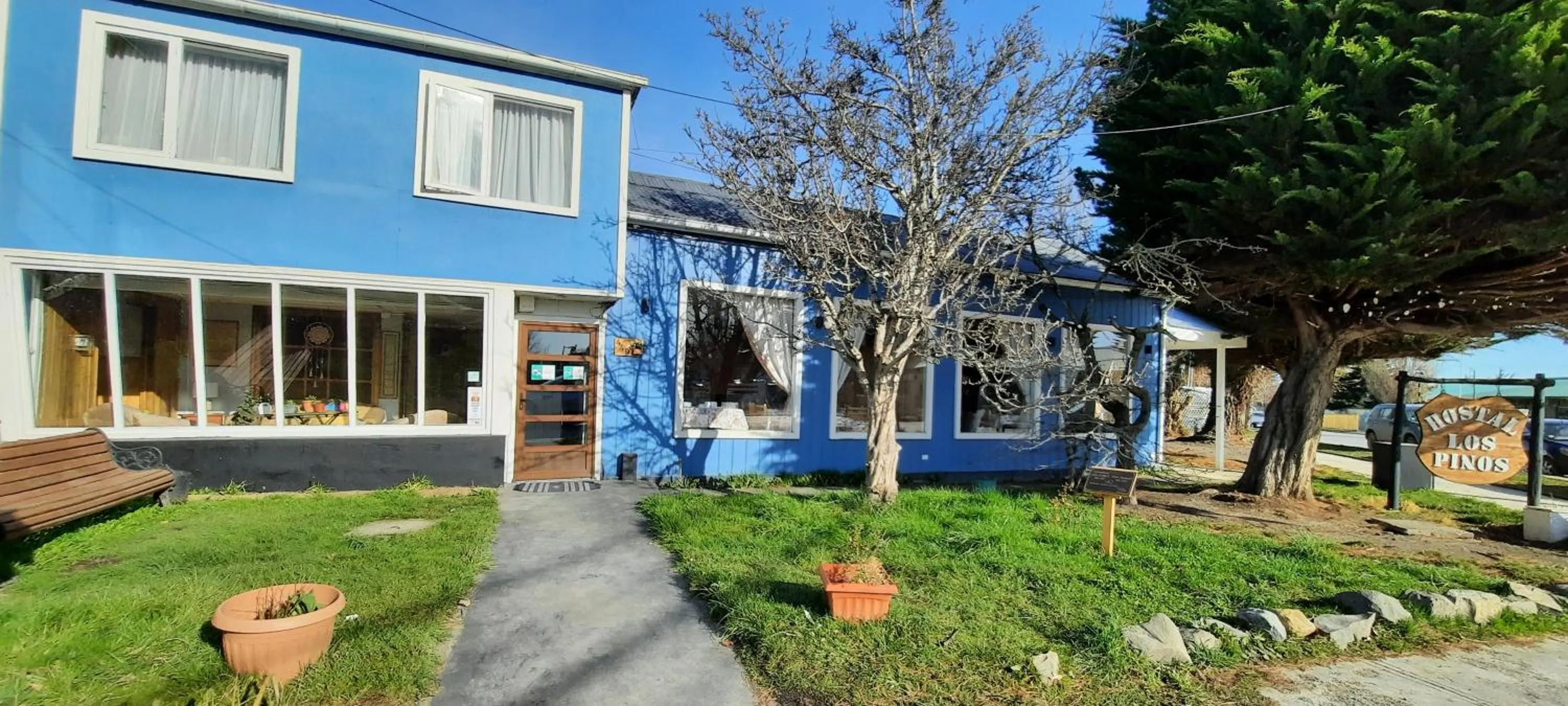 Property building in Hostal Los Pinos