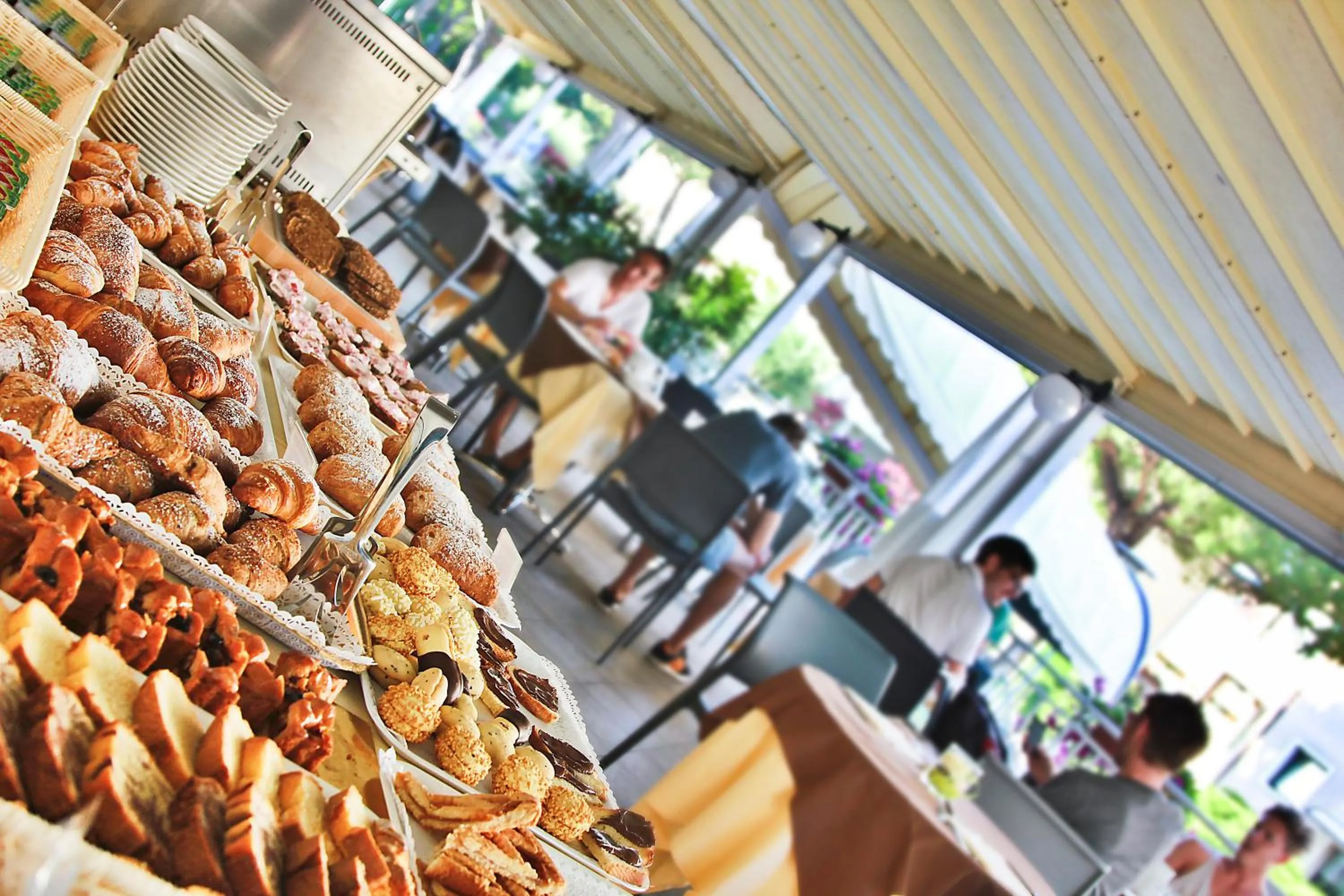 Buffet breakfast in Aparthotel Ponza
