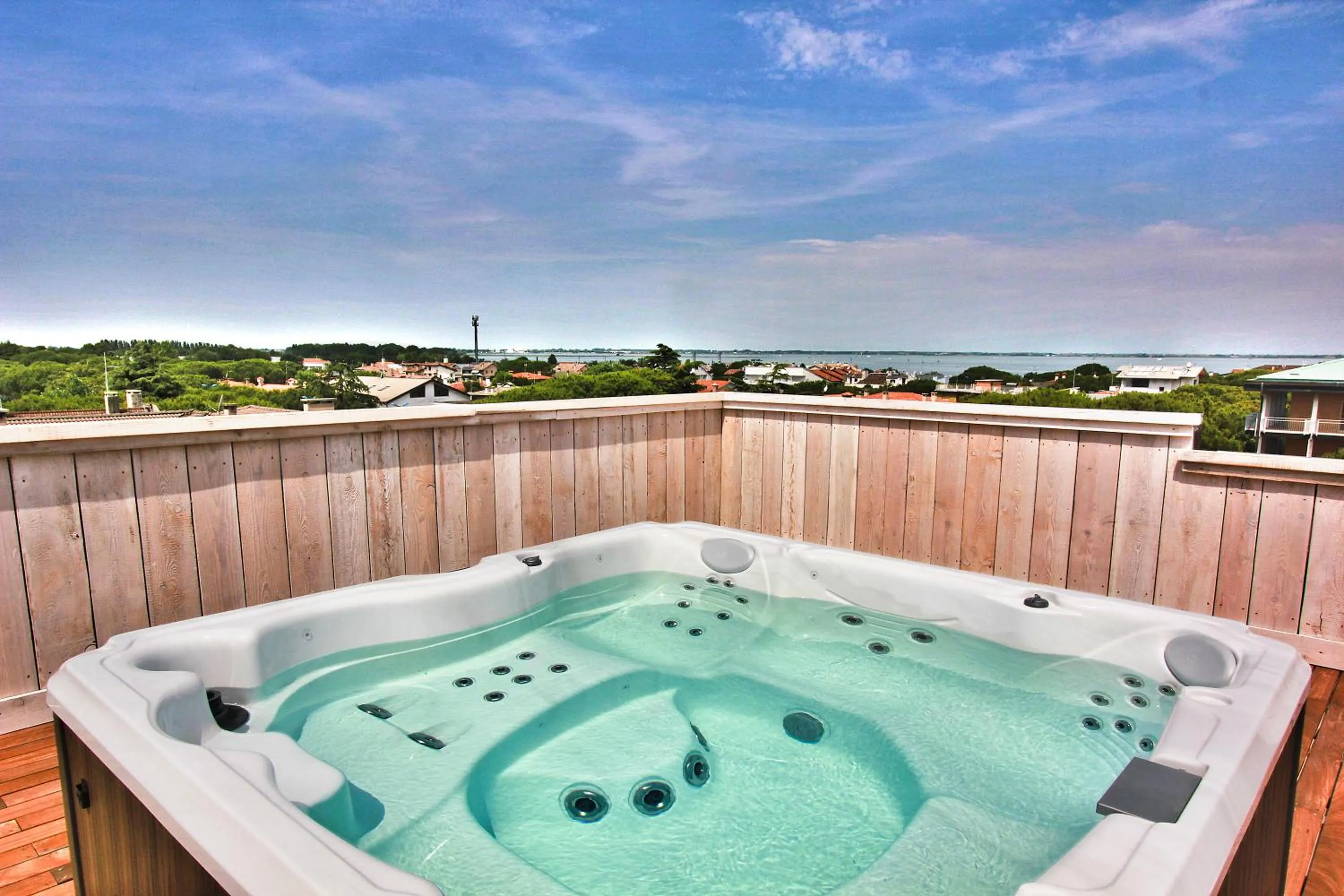 Hot Tub in Aparthotel Ponza