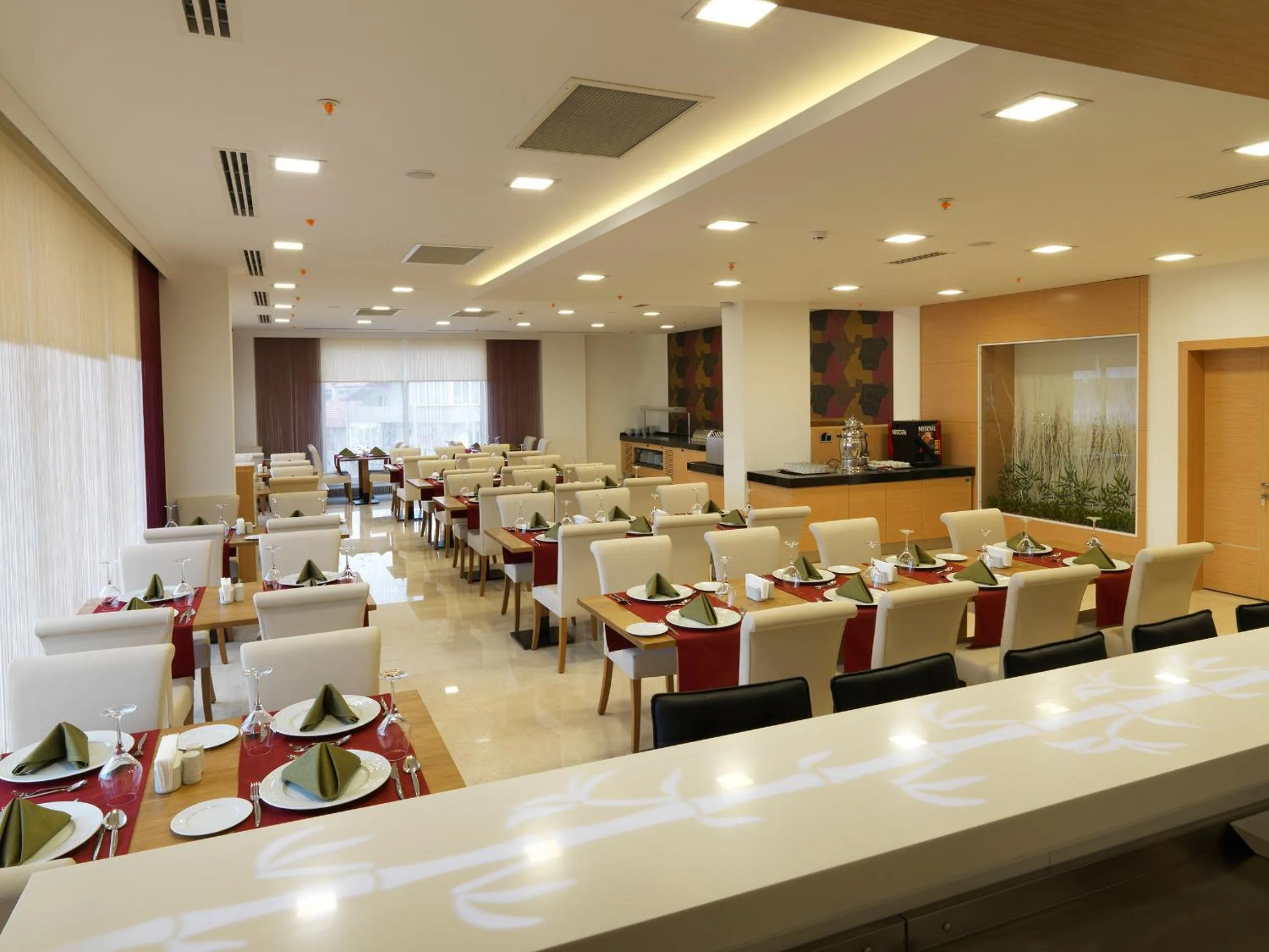 Restaurant/places to eat in Inci Class Hotel