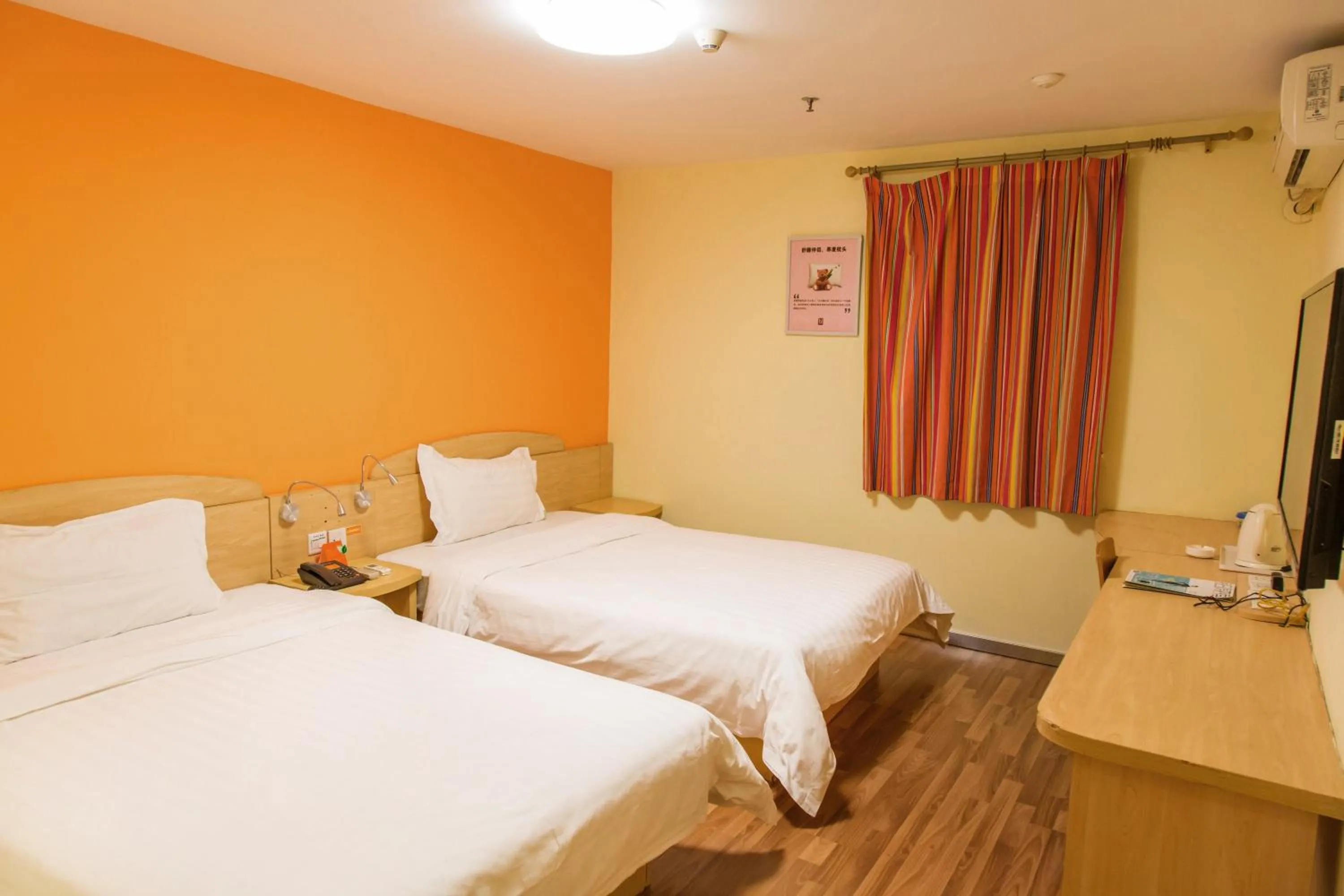 Photo of the whole room in 7Days Inn Guangzhou Kecun Metro 2nd Branch