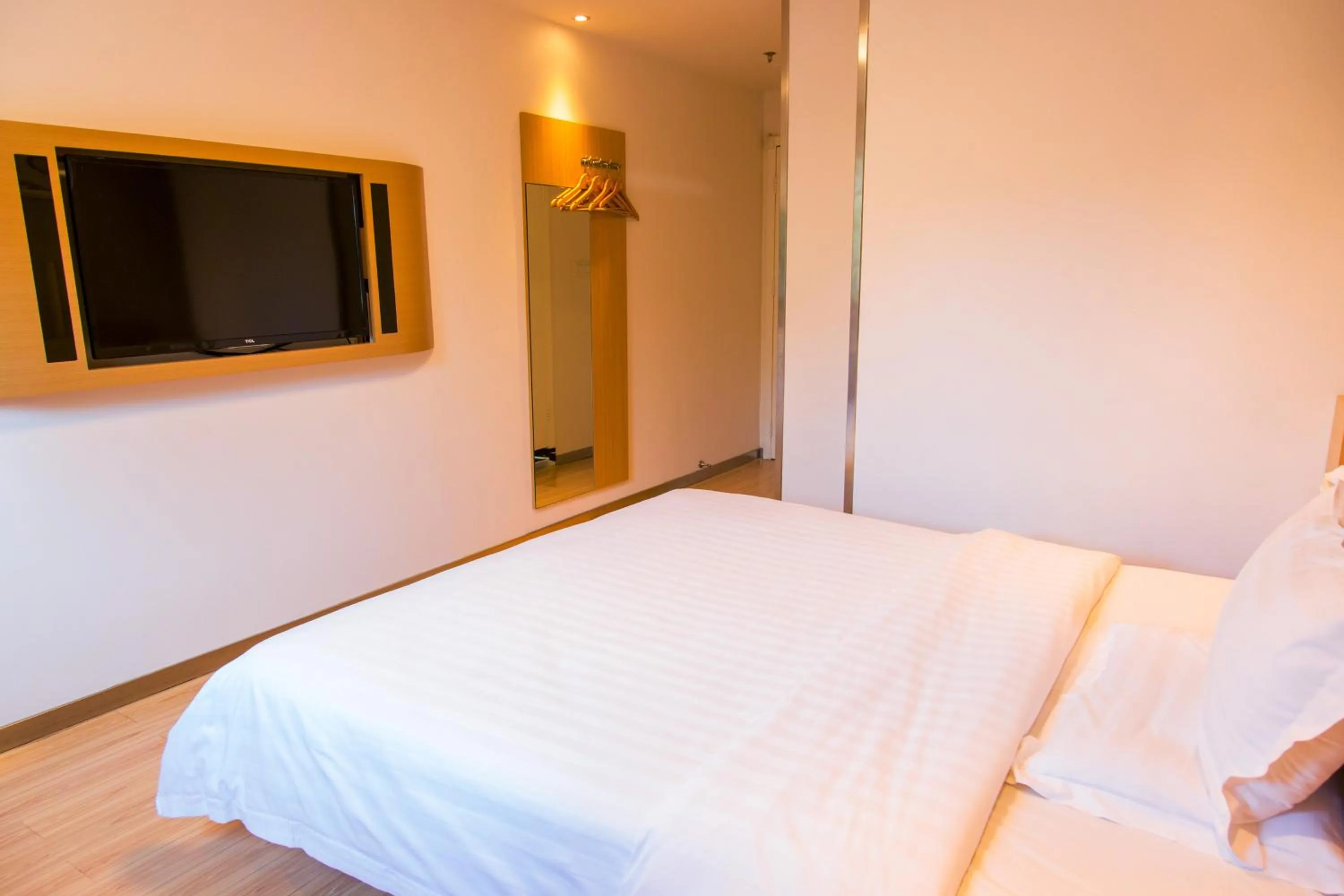 Photo of the whole room in 7Days Inn Guangzhou Kecun Metro 2nd Branch