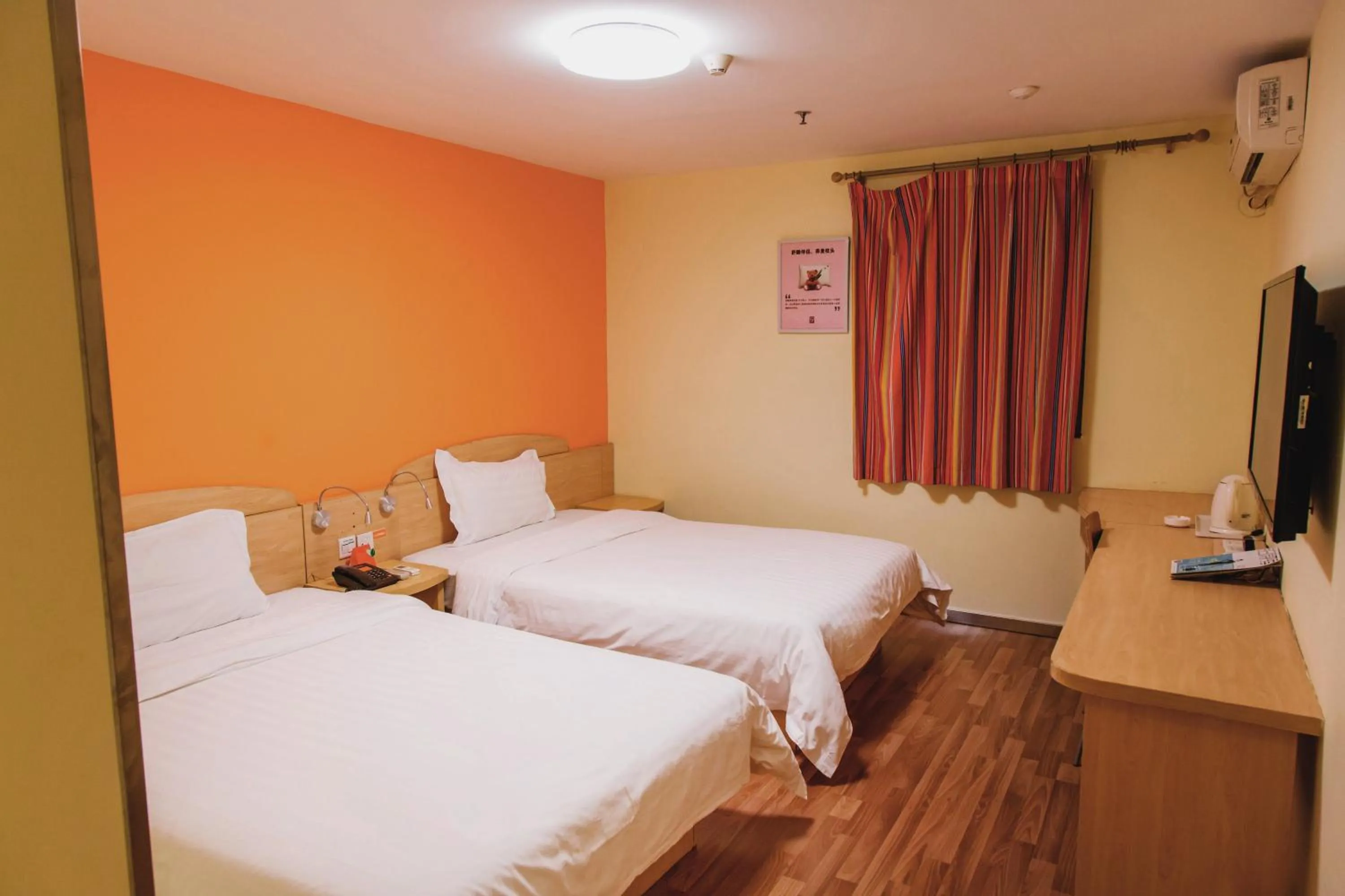 Photo of the whole room in 7Days Inn Guangzhou Kecun Metro 2nd Branch
