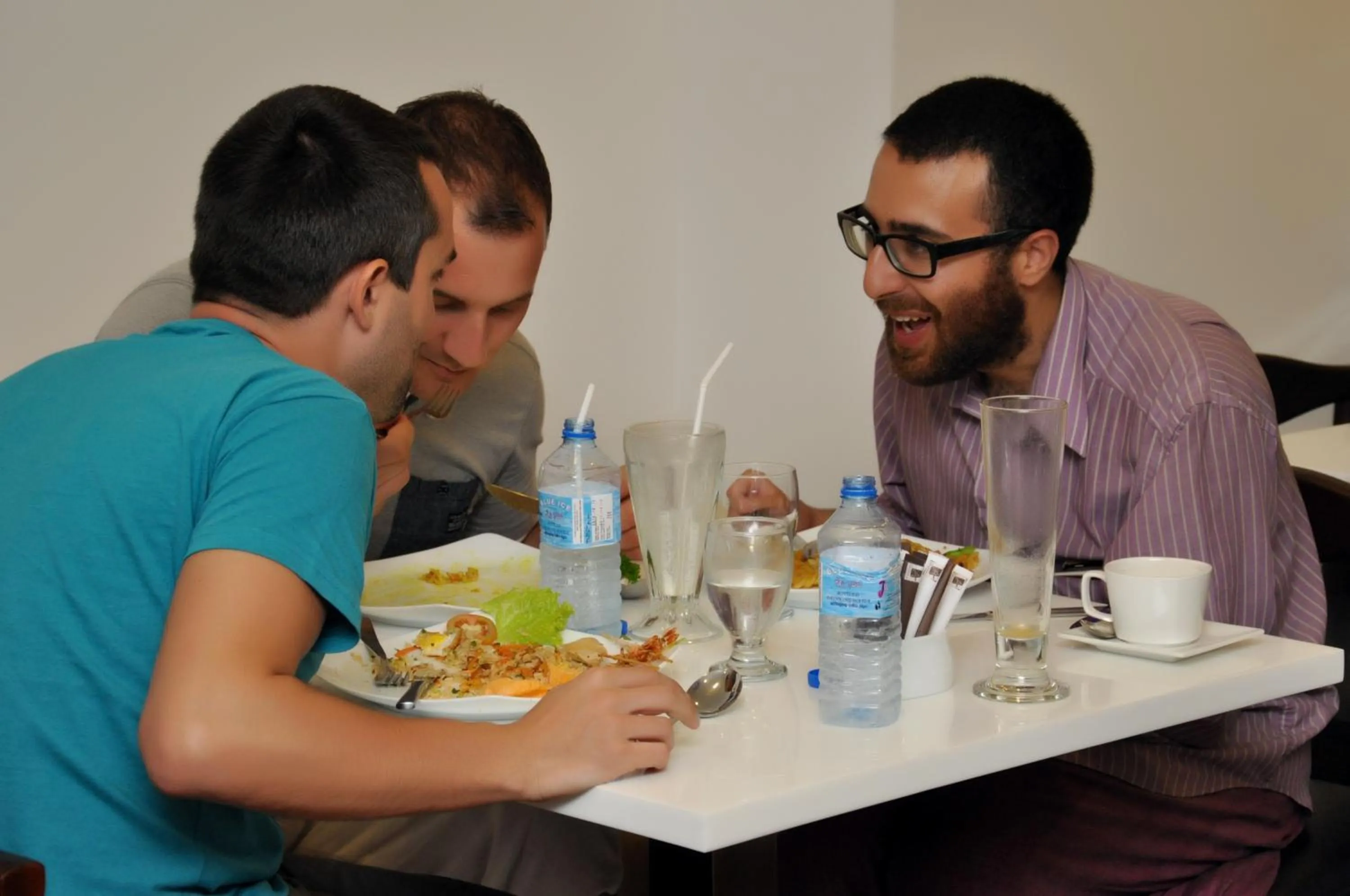 People in Cafe Aroma Inn