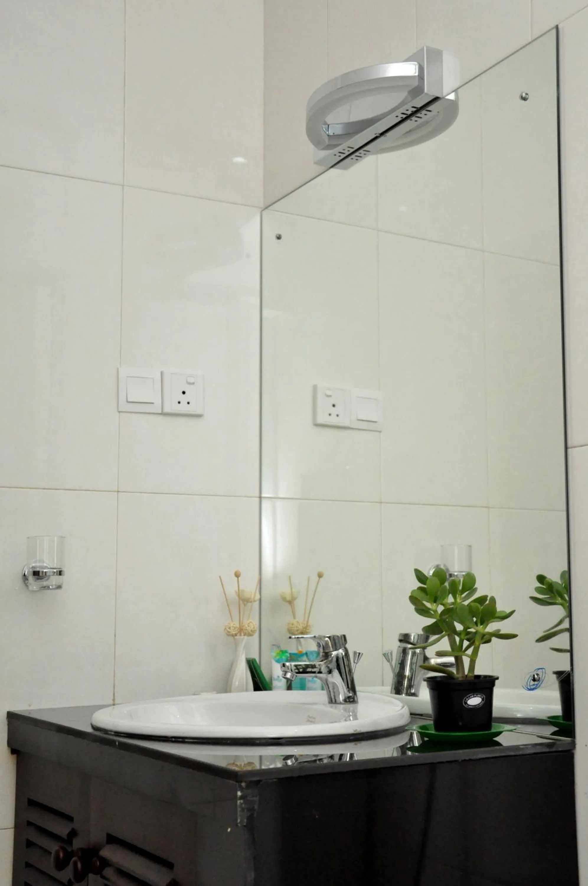 Bathroom in Cafe Aroma Inn