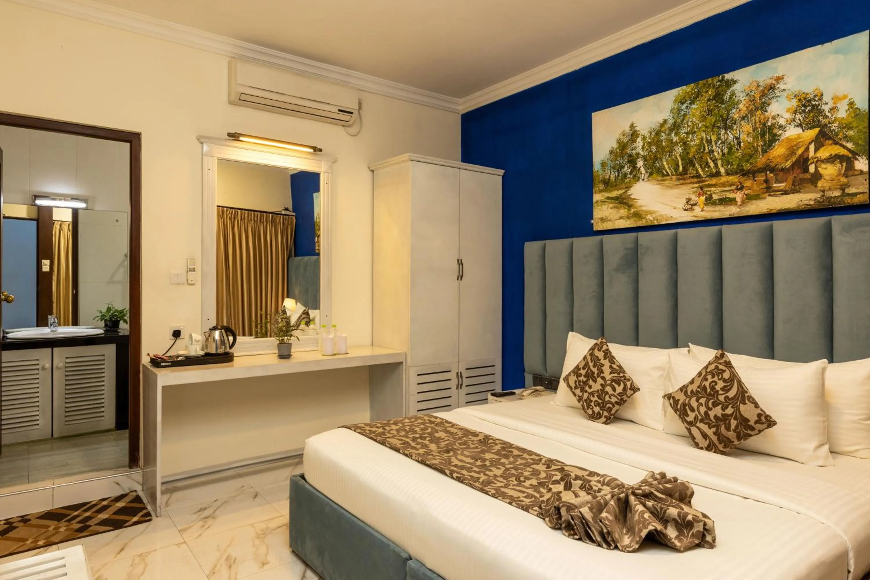 Bed in Cafe Aroma Inn