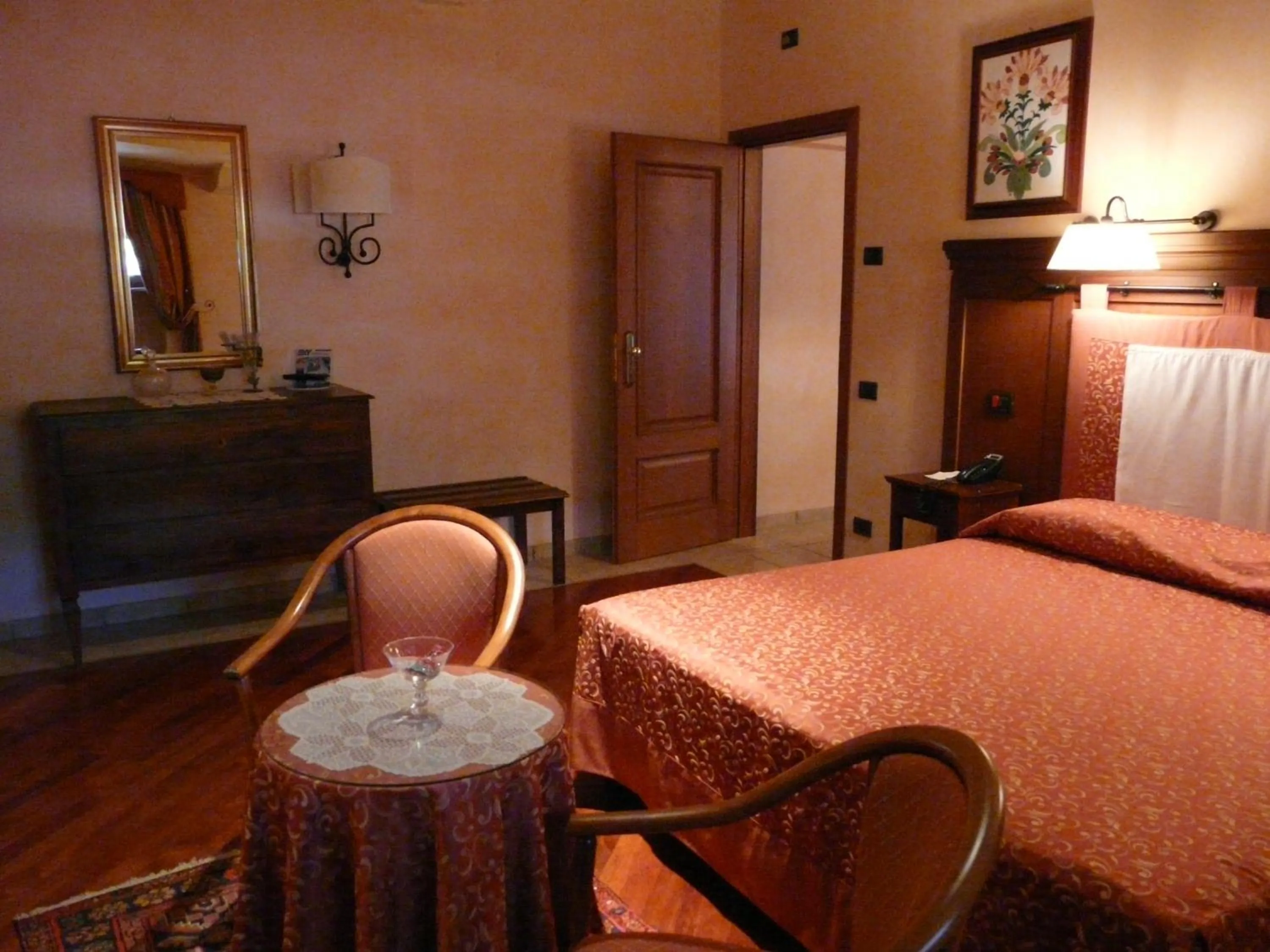 Bed in Relais Abbazia Santa Anastasia Resort & Winery