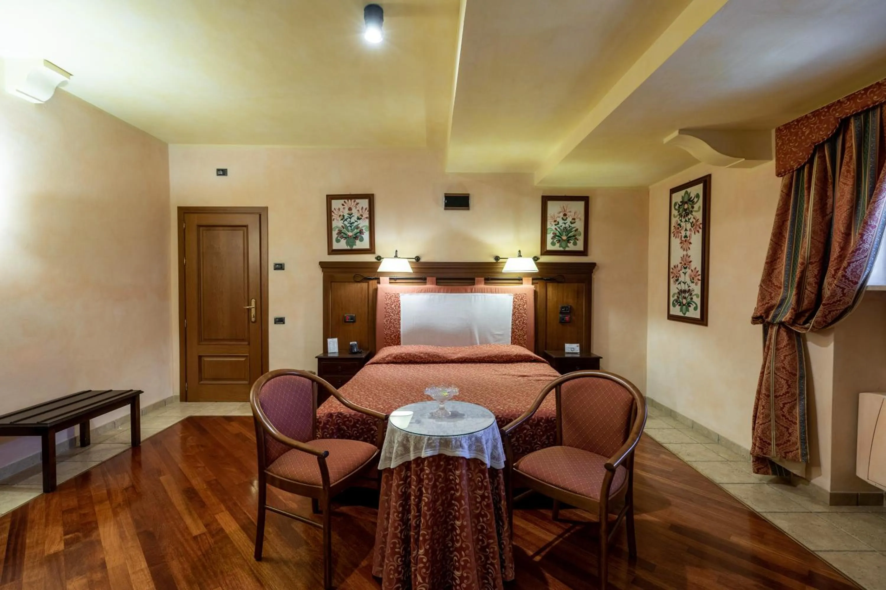 Photo of the whole room in Relais Abbazia Santa Anastasia Resort & Winery