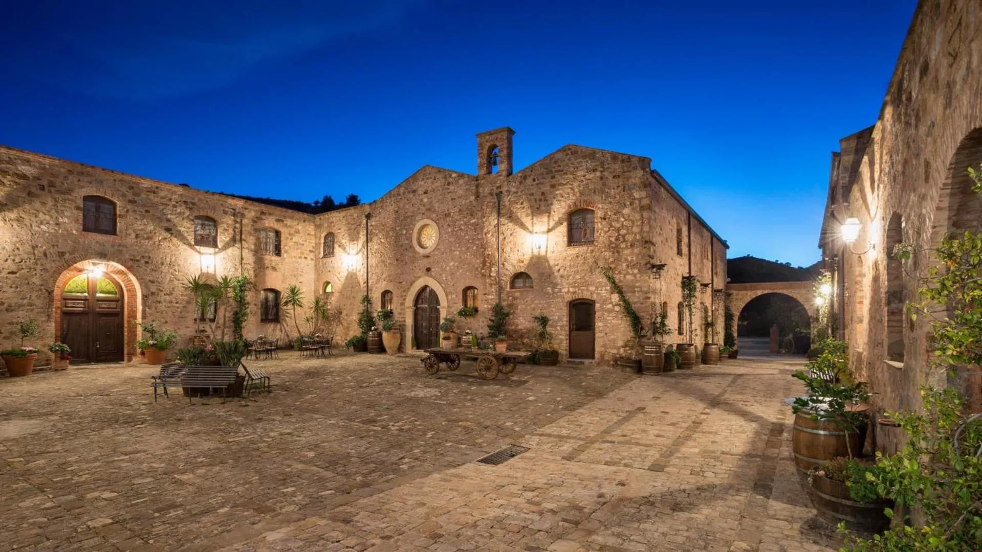 Property building in Relais Abbazia Santa Anastasia Resort & Winery