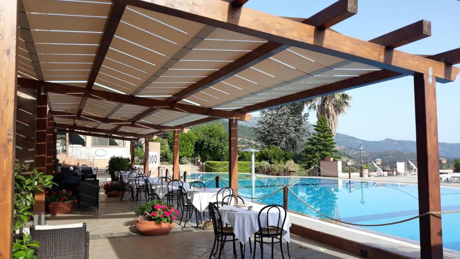 Food and drinks in Relais Abbazia Santa Anastasia Resort & Winery