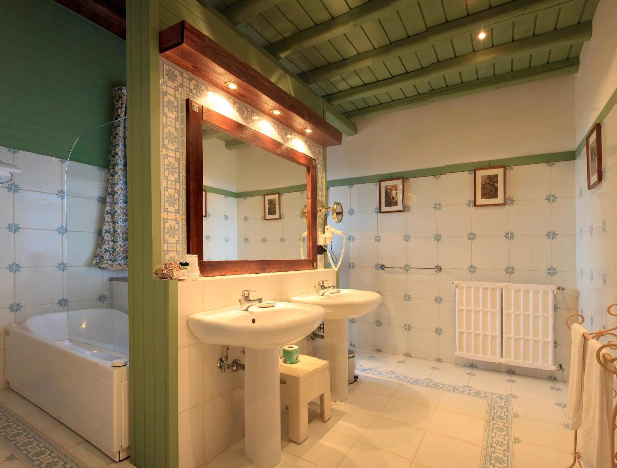 Bathroom in Relais Abbazia Santa Anastasia Resort & Winery