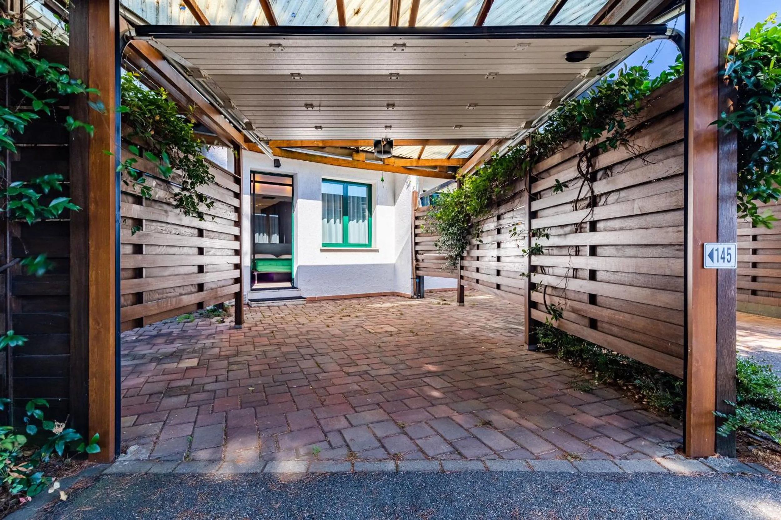 Parking in Motel Rona