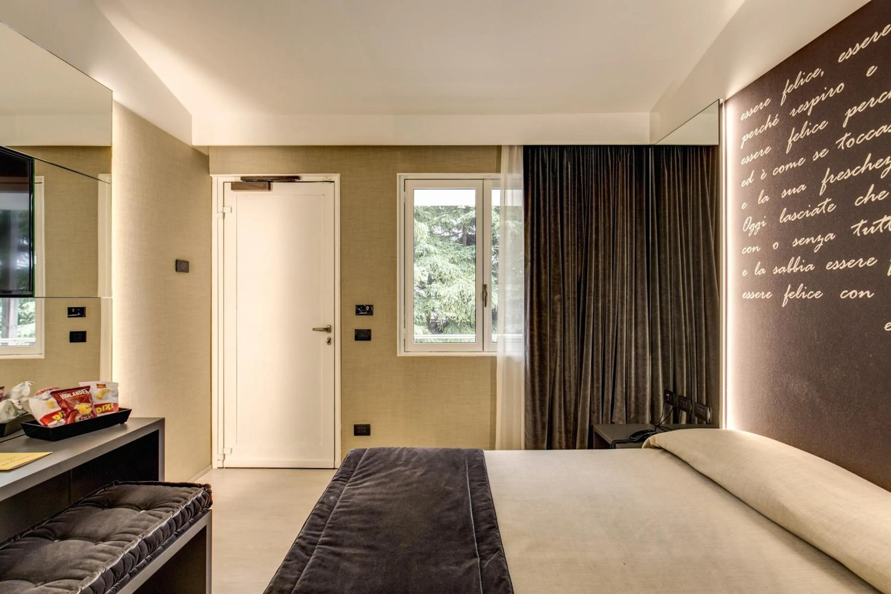 Bedroom, Bed in Motel Rona