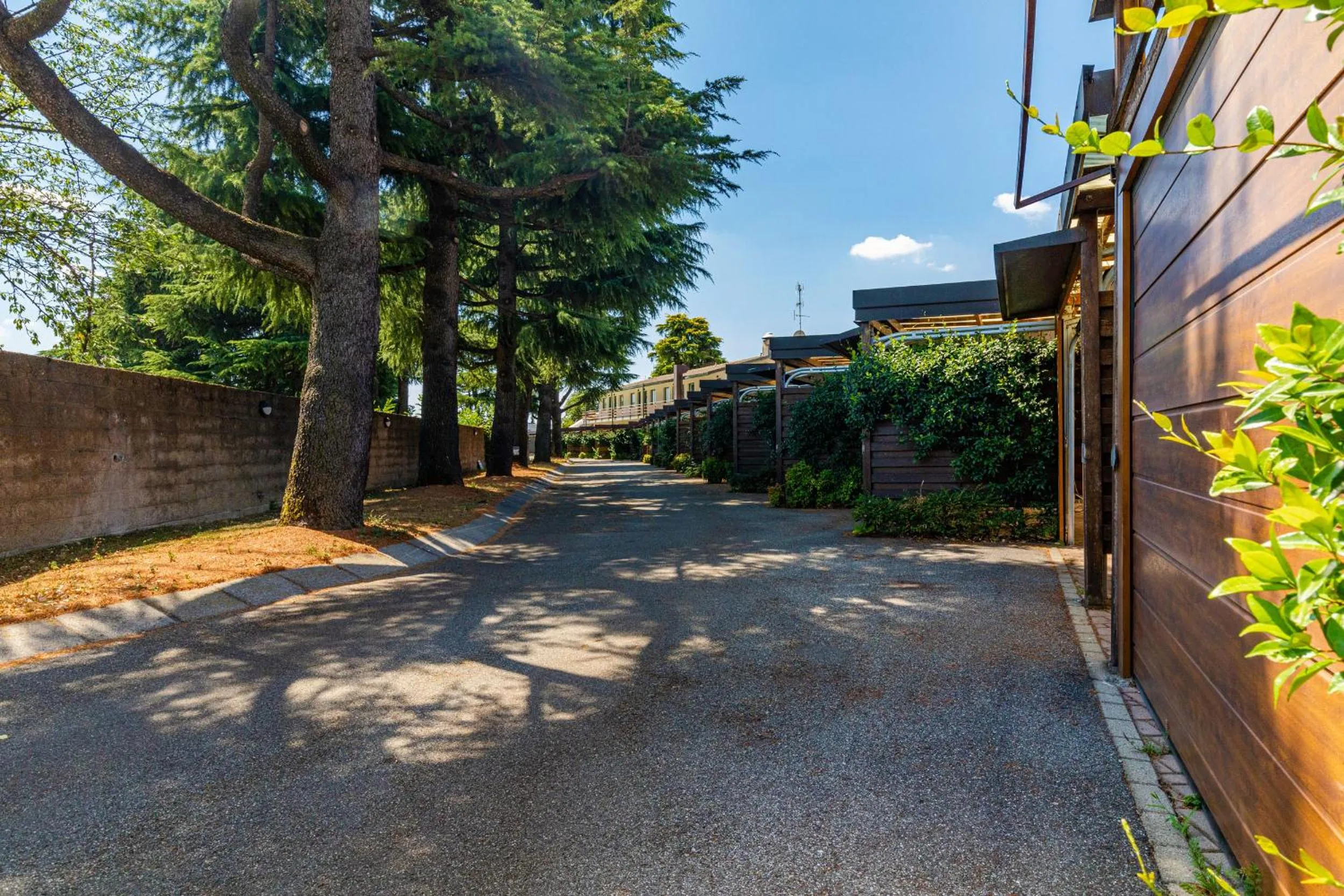 Parking in Motel Rona