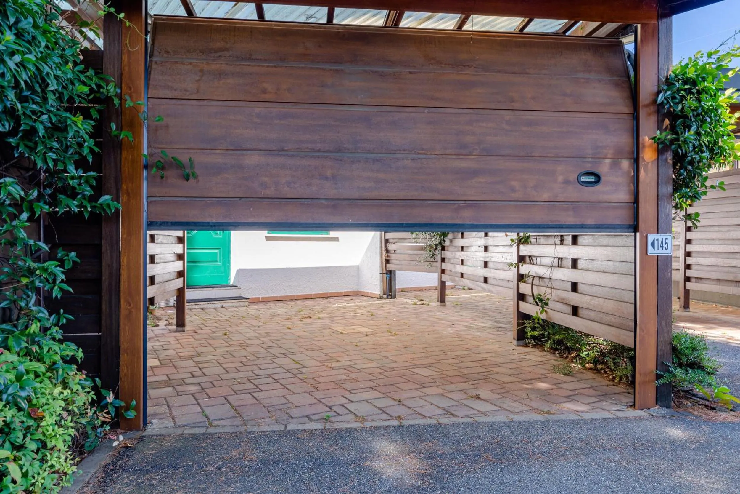 Parking in Motel Rona