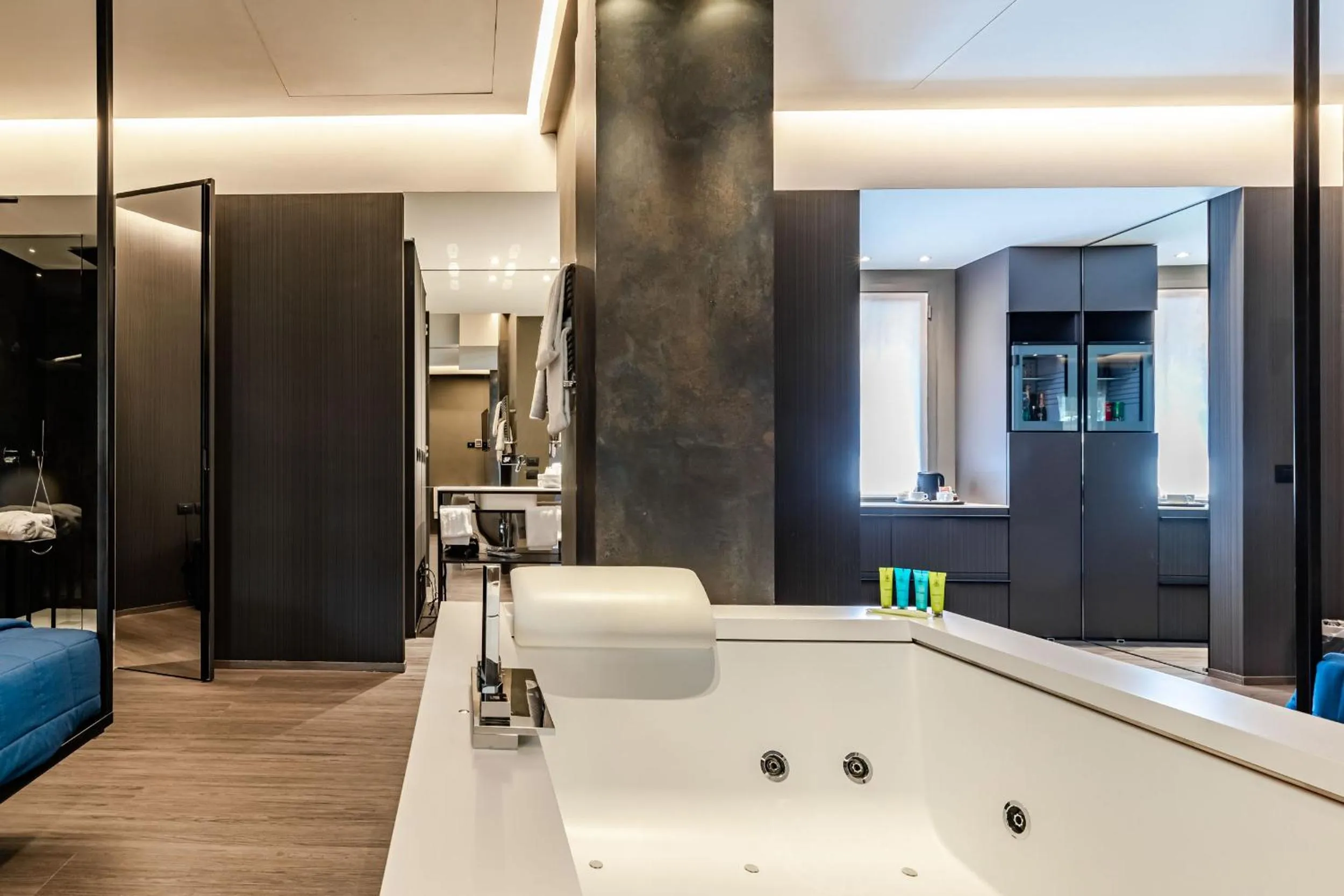 Hot Tub in Motel Rona