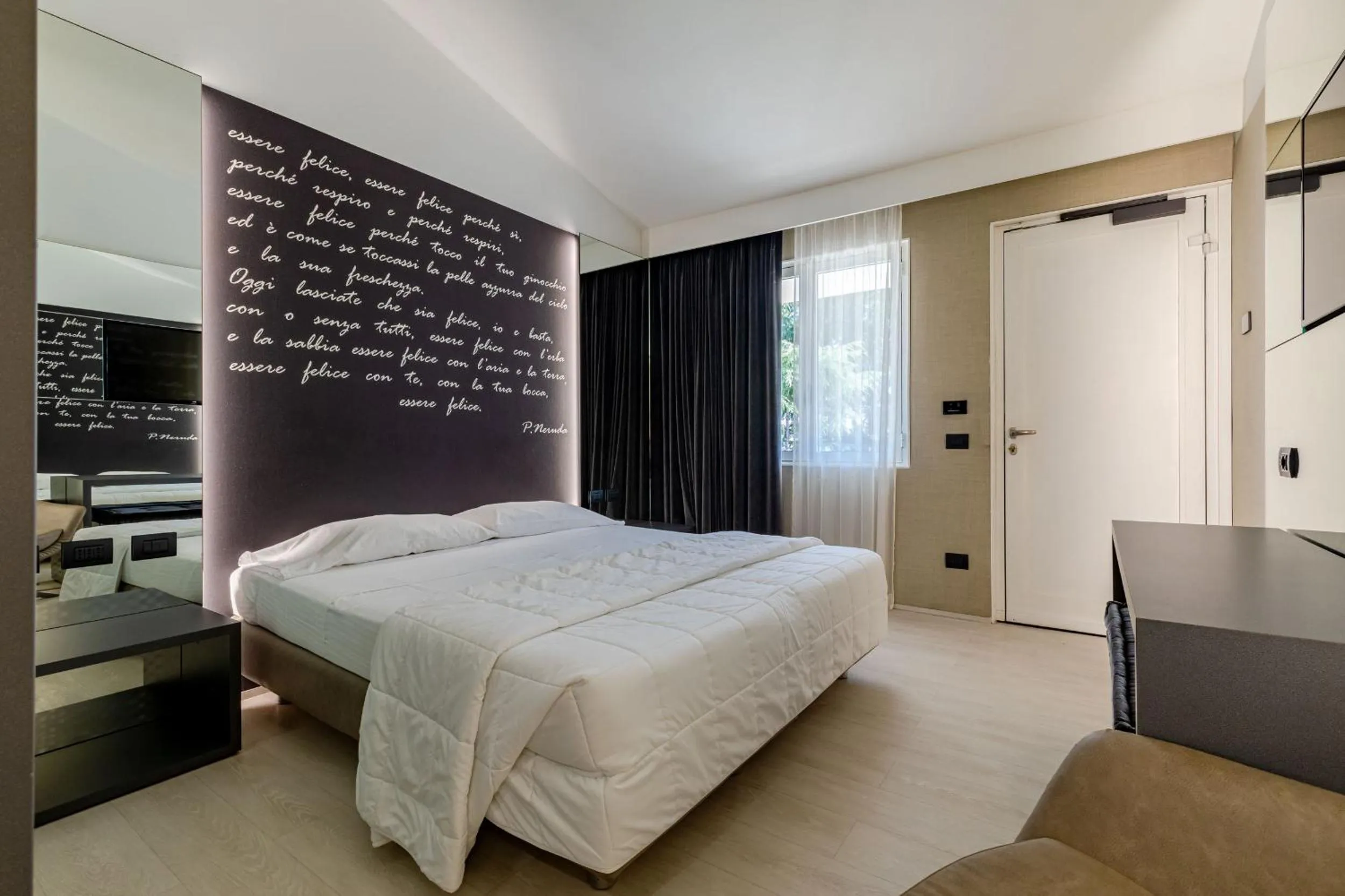 Bedroom, Bed in Motel Rona