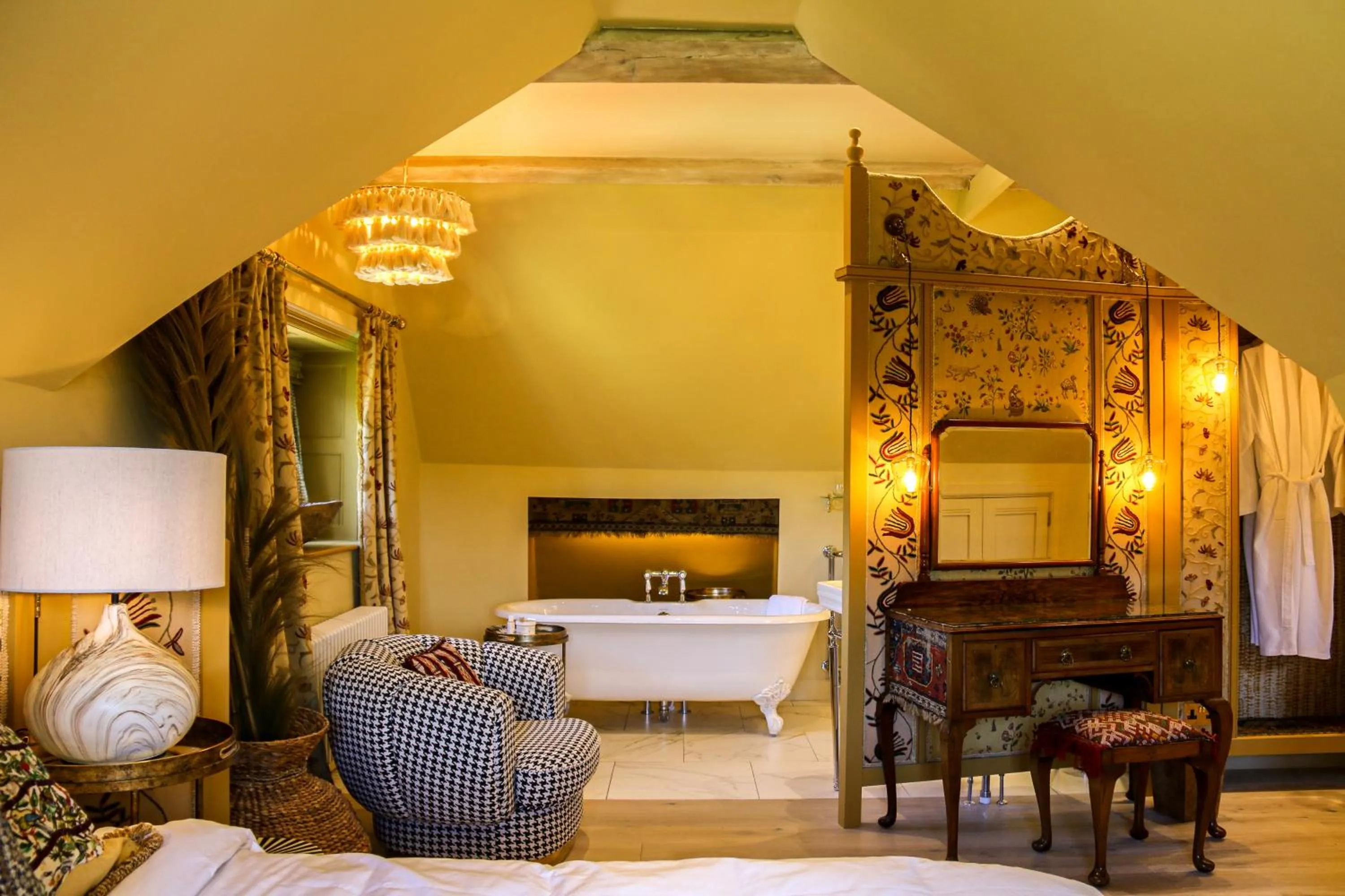 Bath, Bed in HIGHFIELD