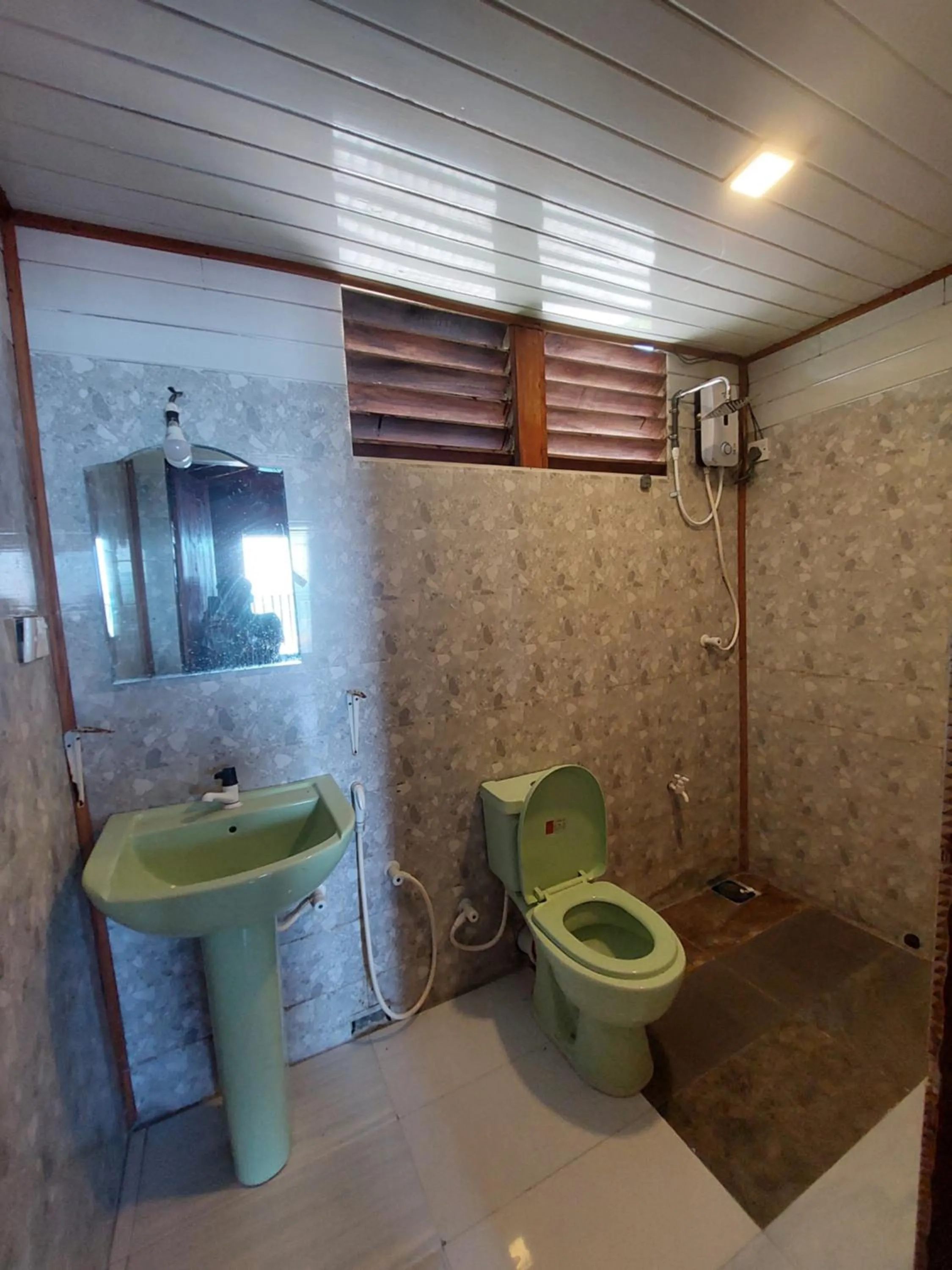 Bathroom in Little Pumpkin Cabanas & seafood restaurant