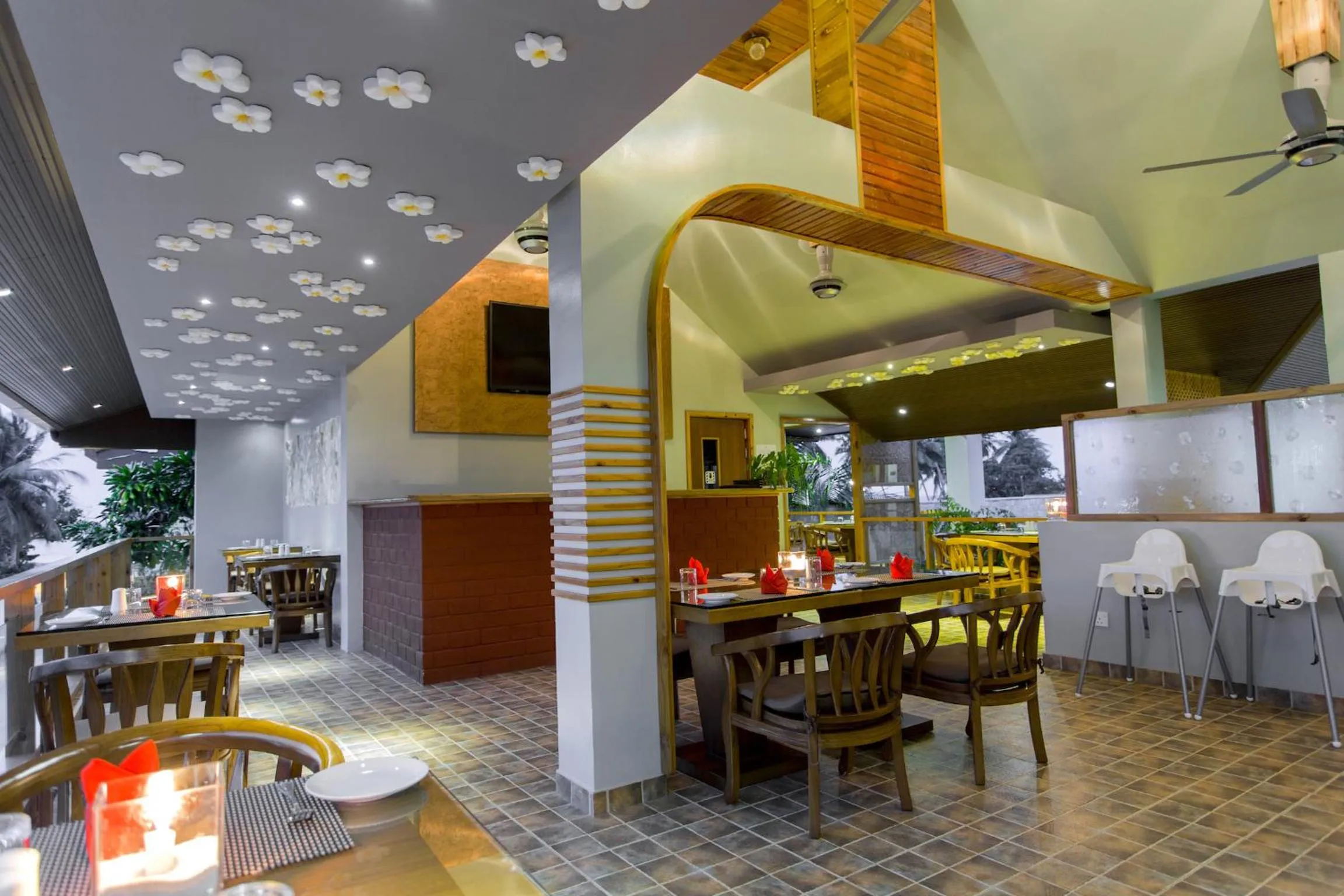 Restaurant/places to eat in Kaani Village & Spa