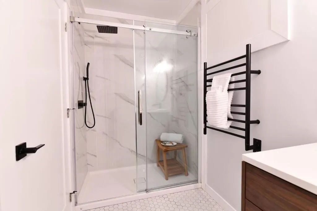 Shower in Jardin Suites Highfield