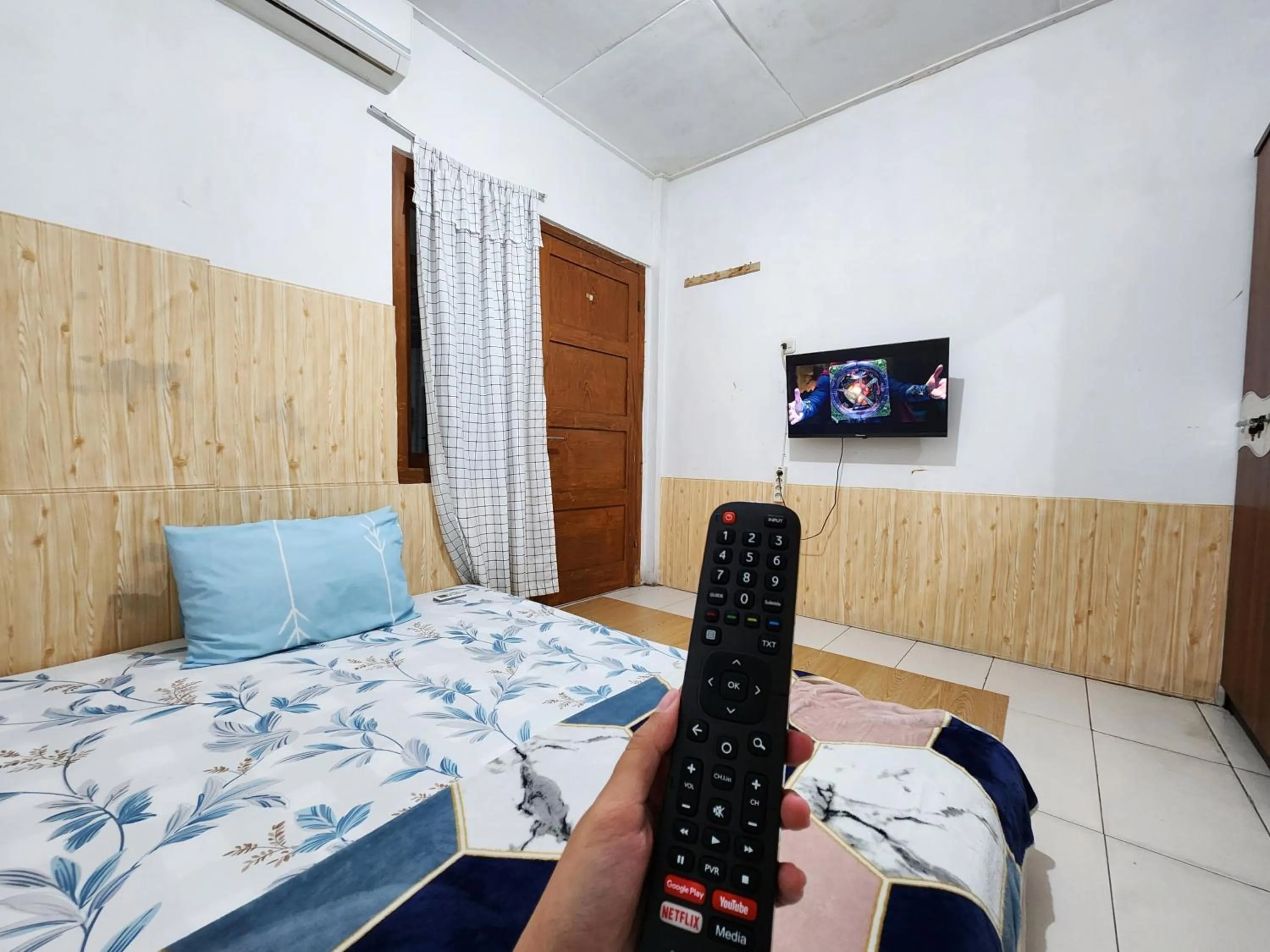 Bed in Homey Guesthouse Kertajaya (Syariah)