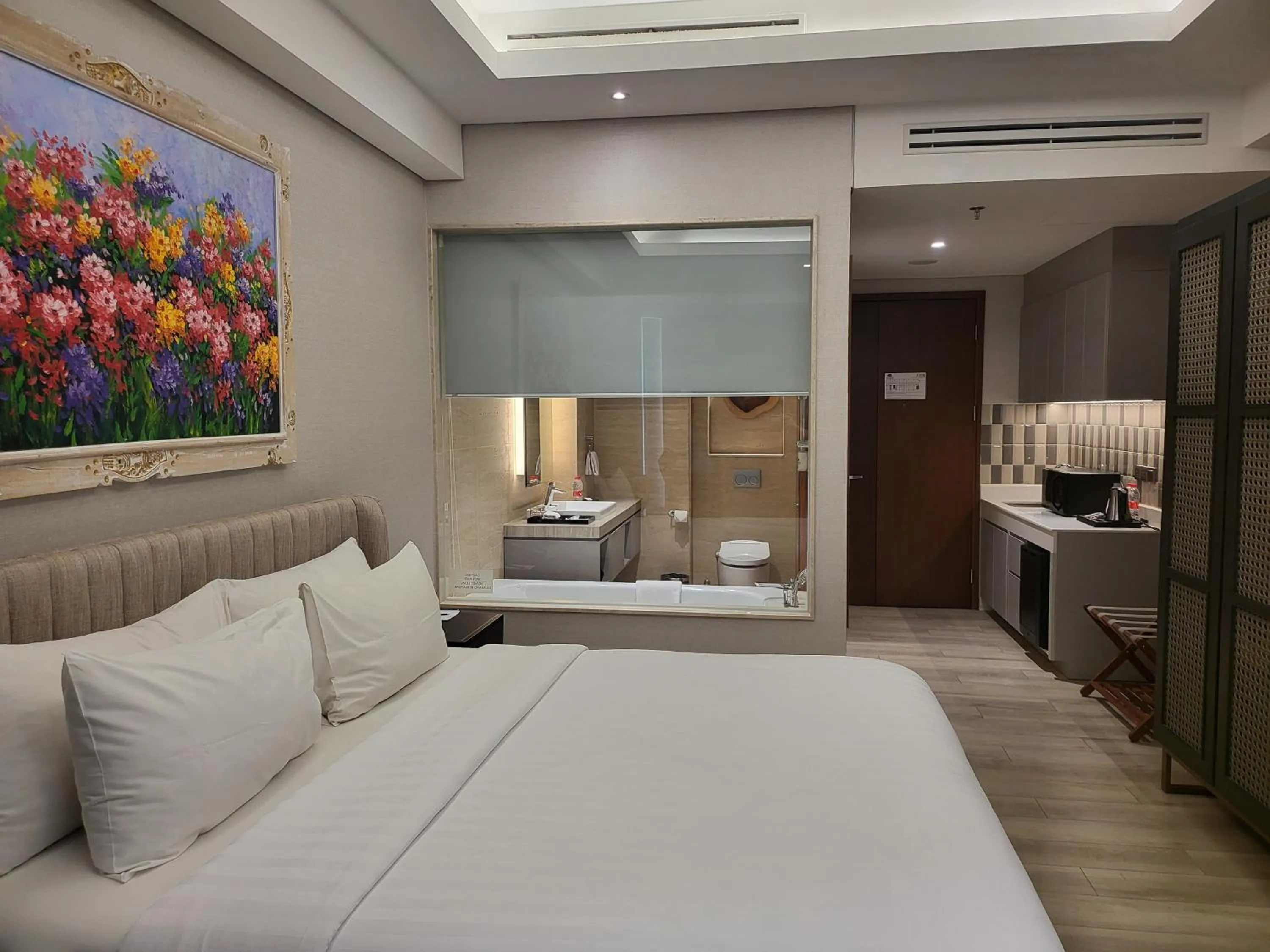 Bathroom, Bed in Trembesi Hotel