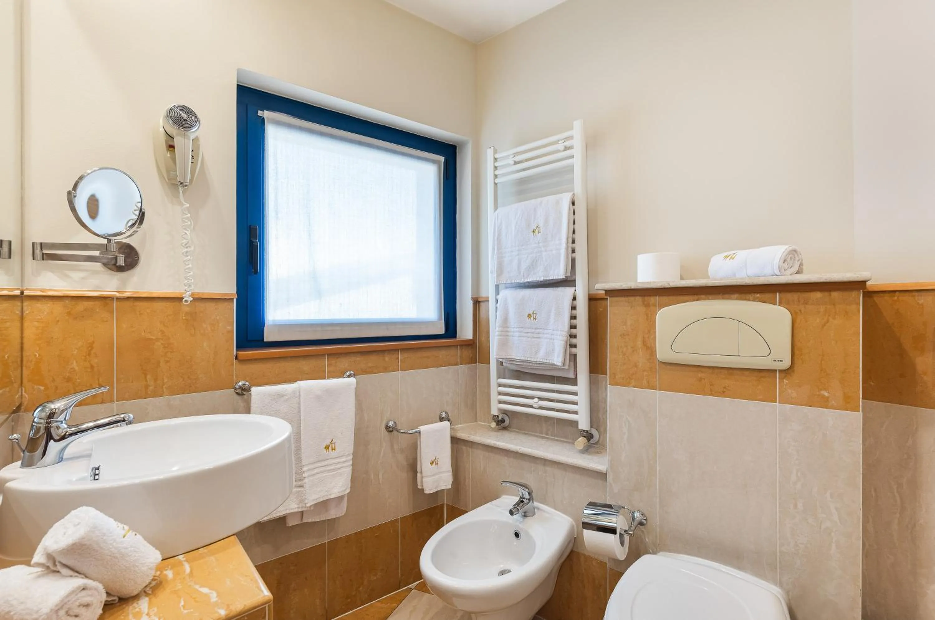 Shower in Welcome Hotel