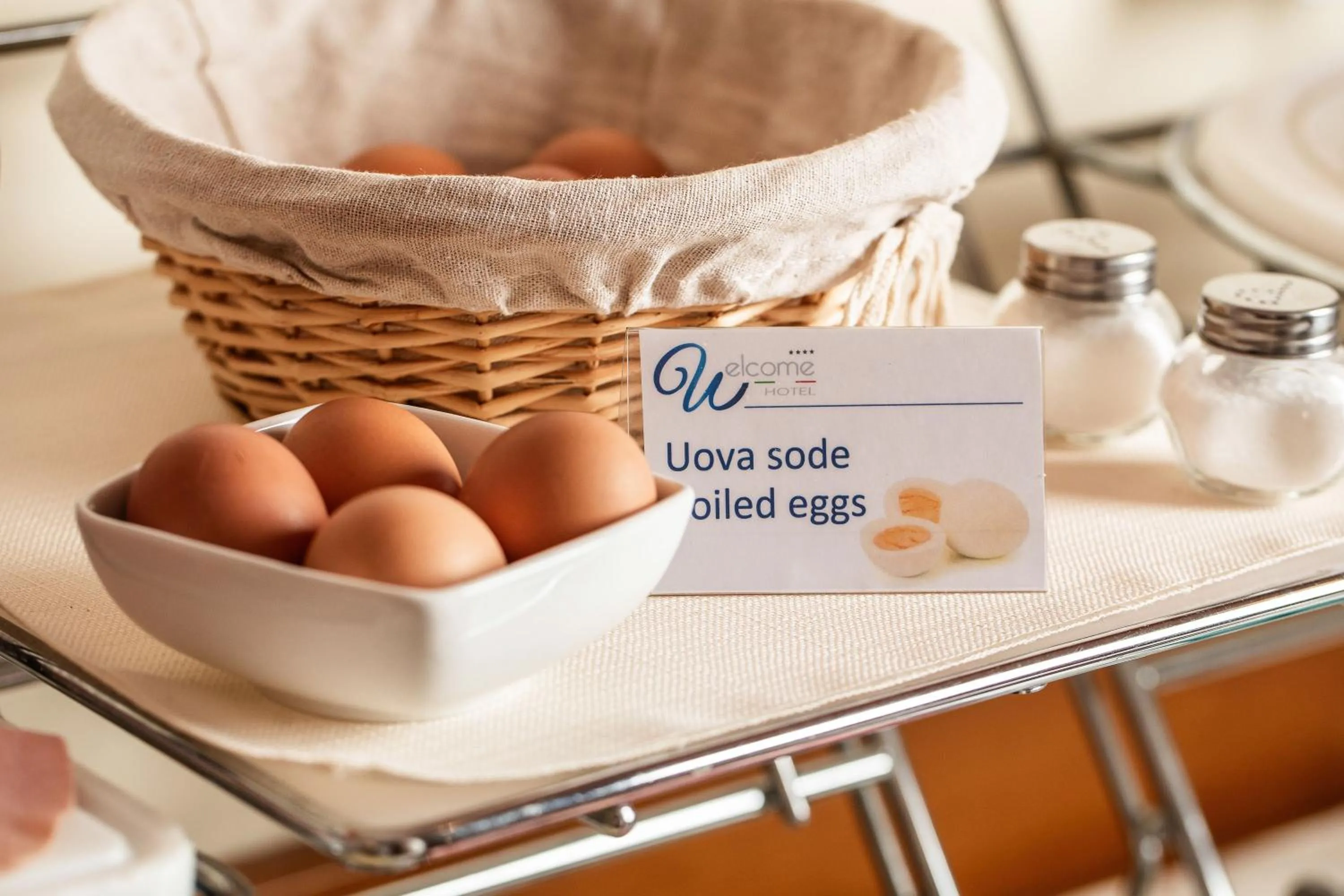 Food and drinks in Welcome Hotel